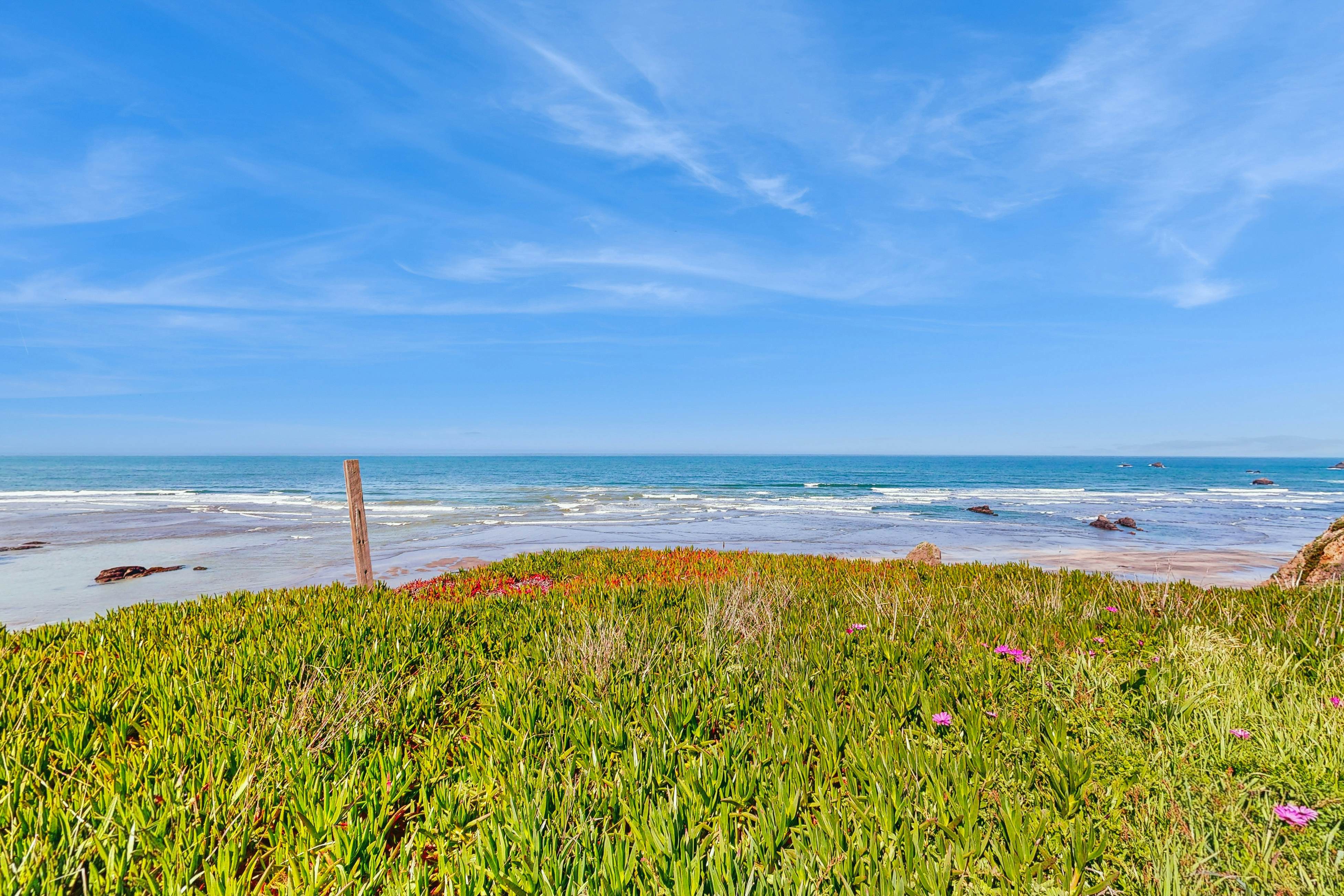 Oceanfront Home on the Bluffs with Hot Tub
