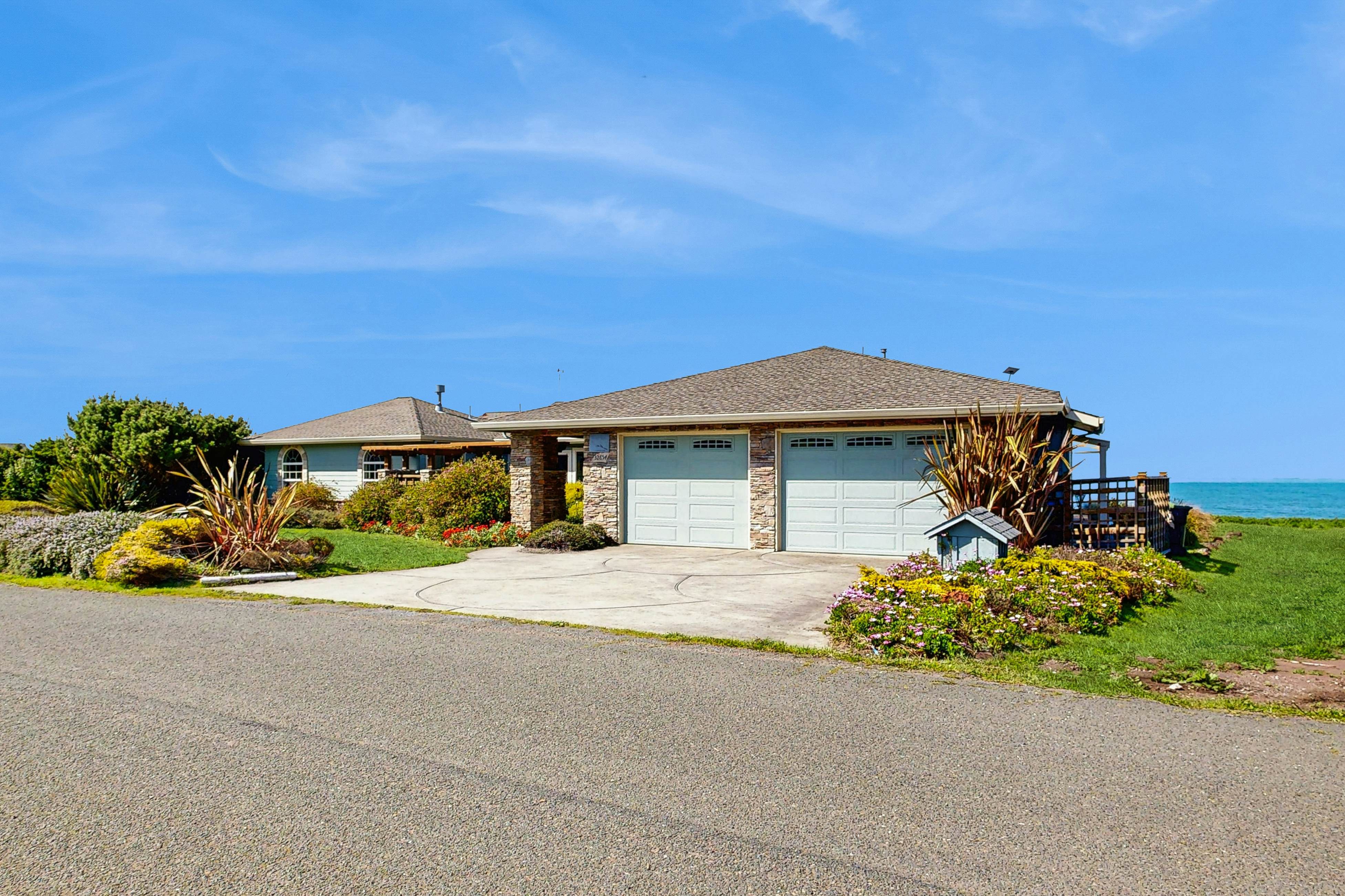 Oceanfront Home on the Bluffs with Hot Tub