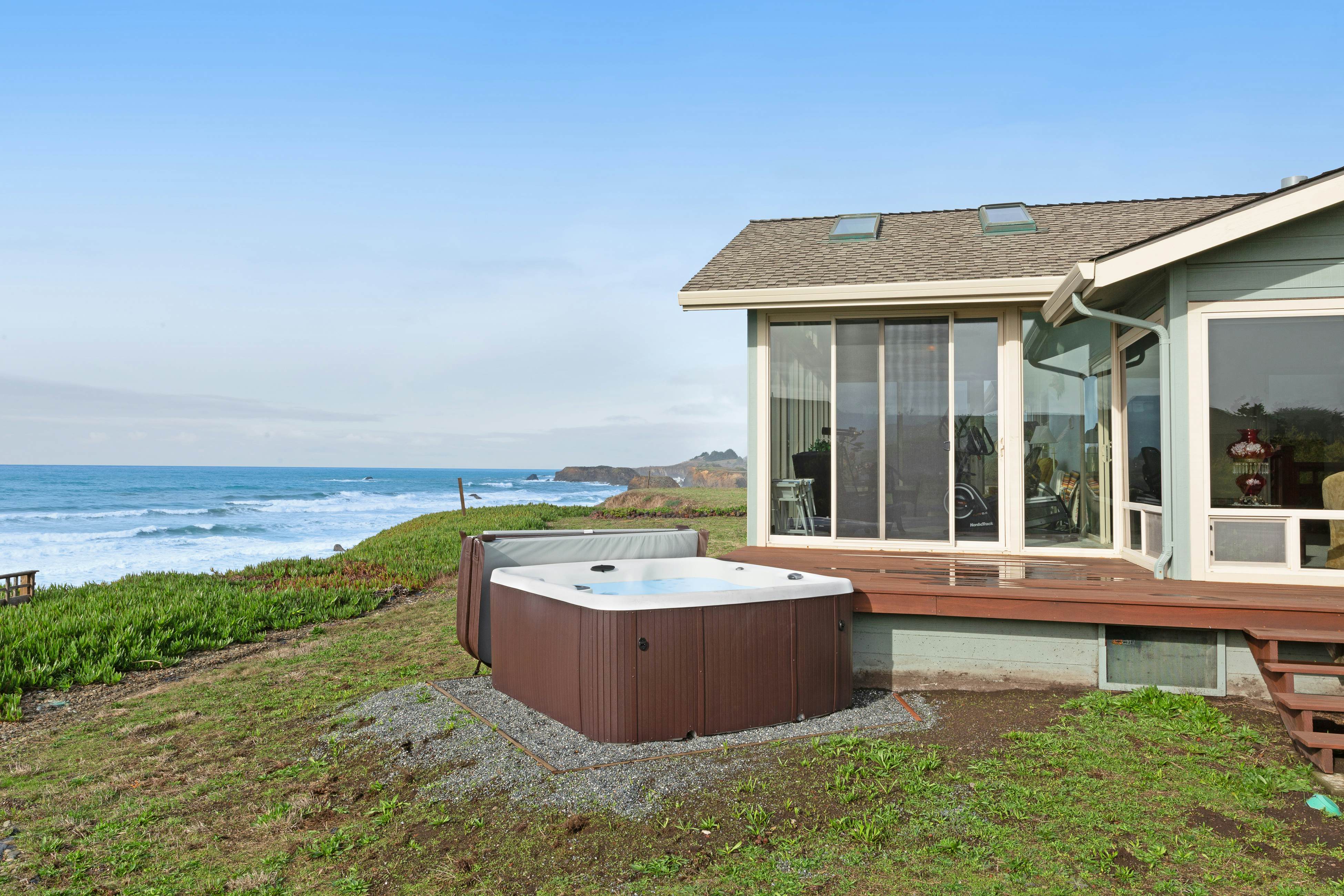 Oceanfront Home on the Bluffs with Hot Tub