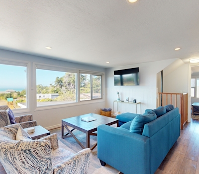 Ocean View Apartment - Beach Access, Yard, Bikes