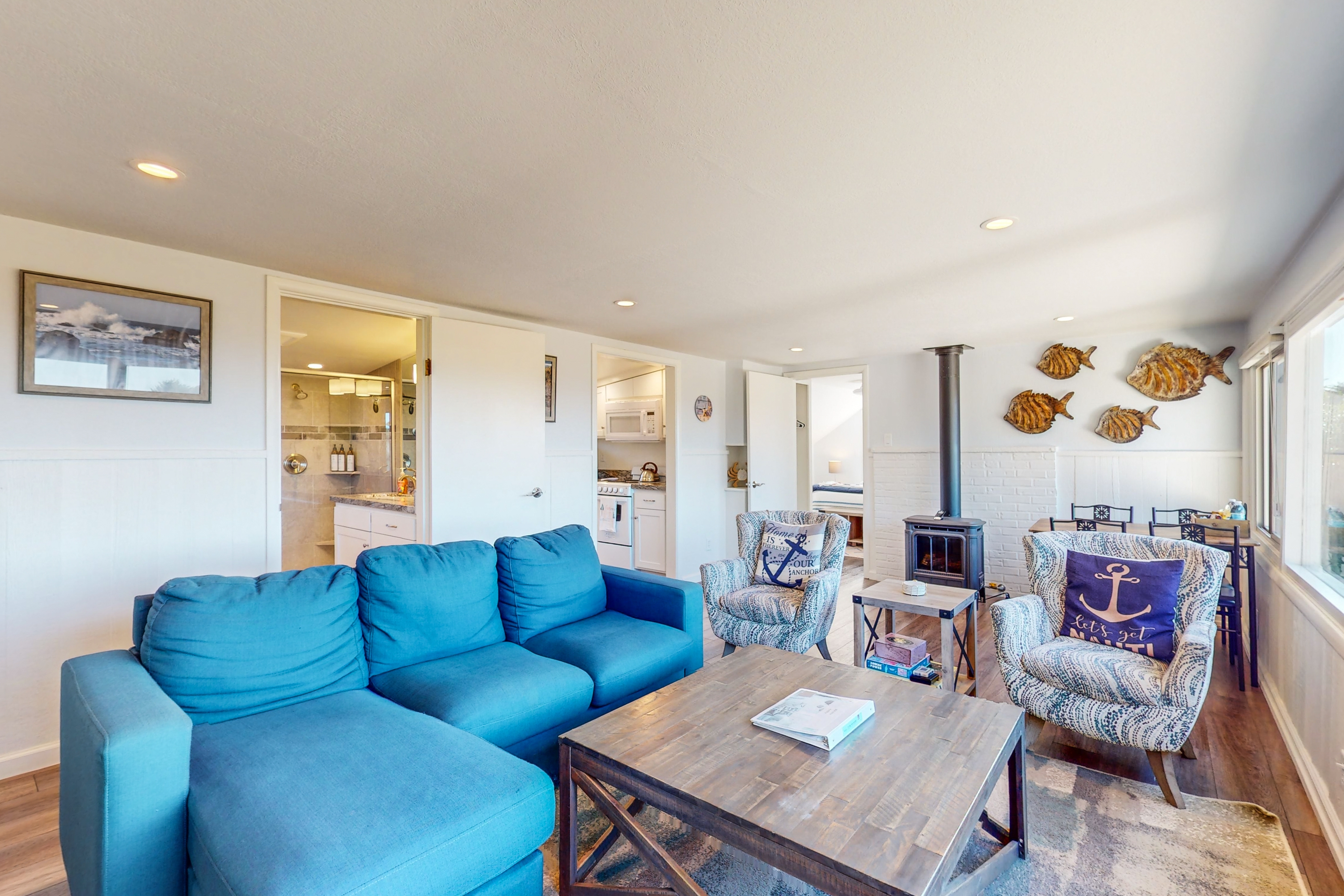 Ocean View Apartment - Beach Access, Yard, Bikes