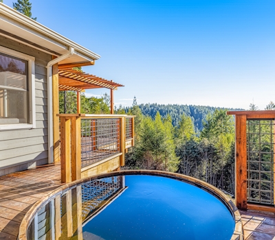 Stunning 3BR with ridge top views and hot tub