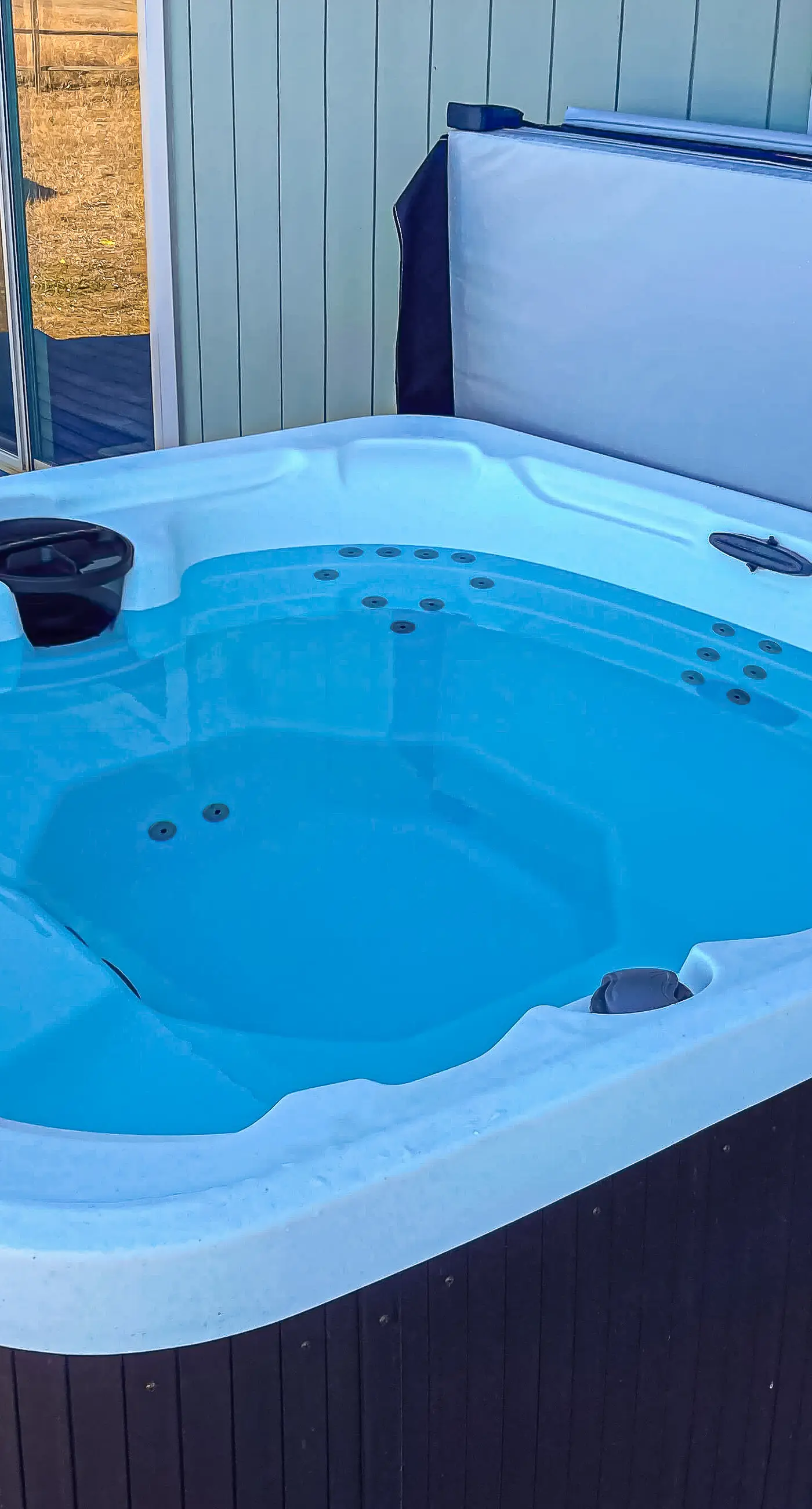 Ocean views with Abundant Wildlife and Hot Tub