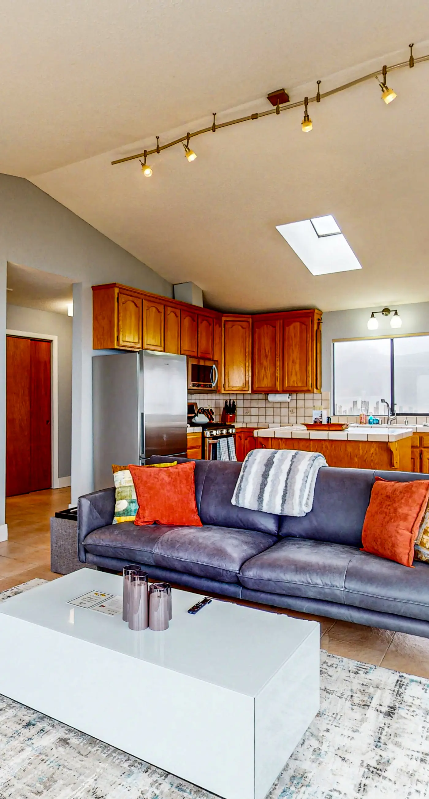 Ocean views with Abundant Wildlife and Hot Tub