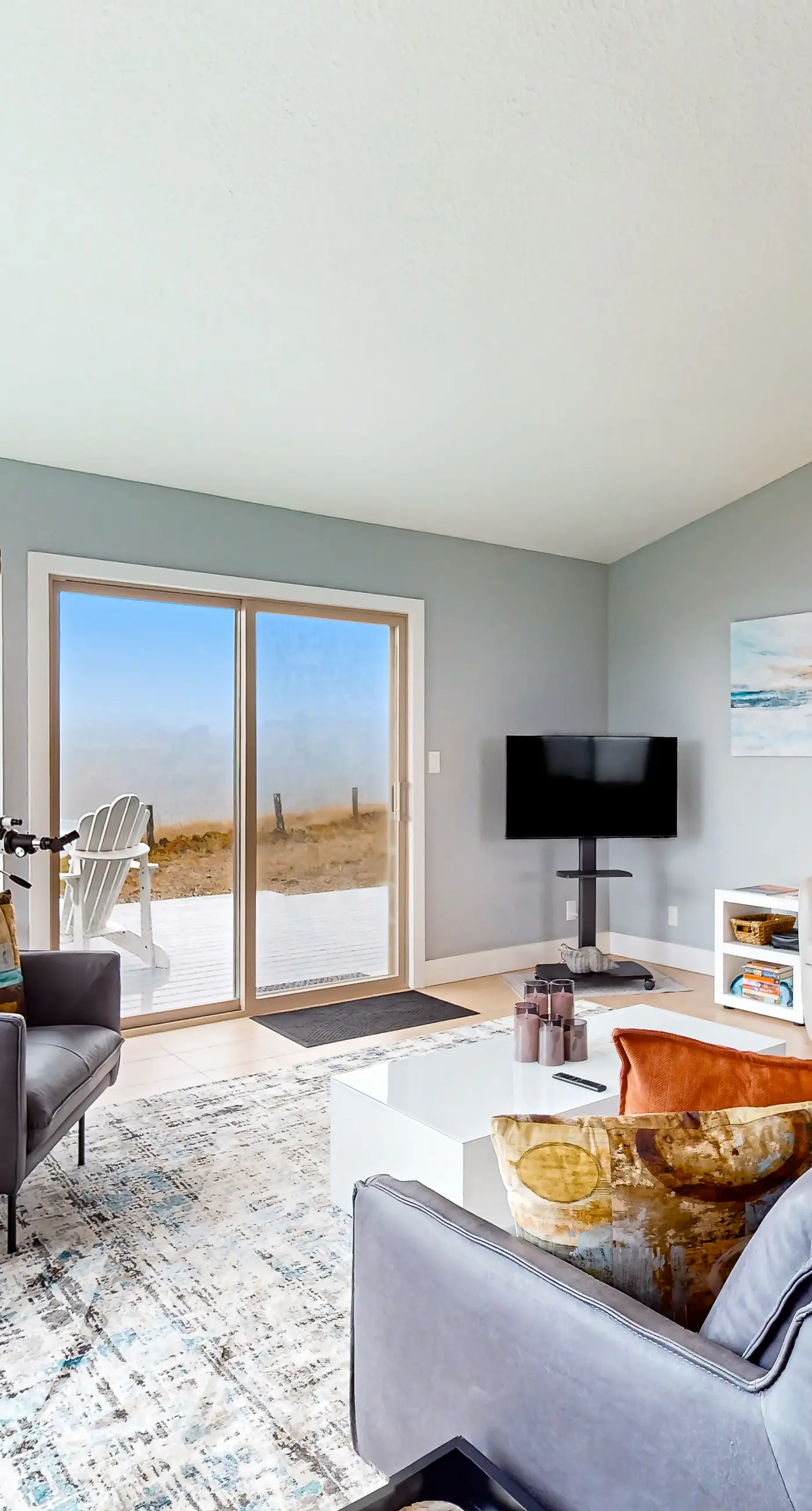 Ocean views with Abundant Wildlife and Hot Tub