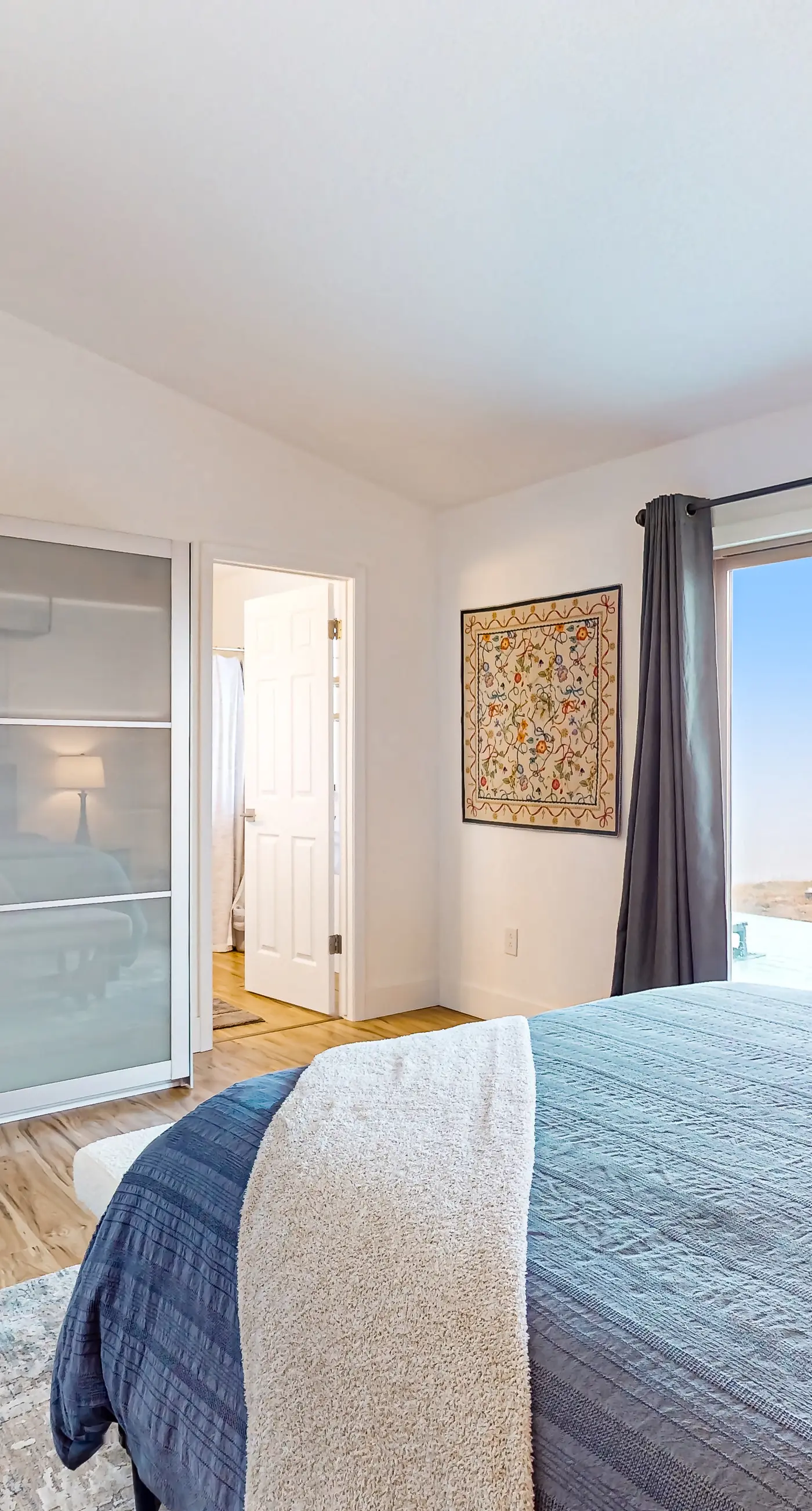 Ocean views with Abundant Wildlife and Hot Tub