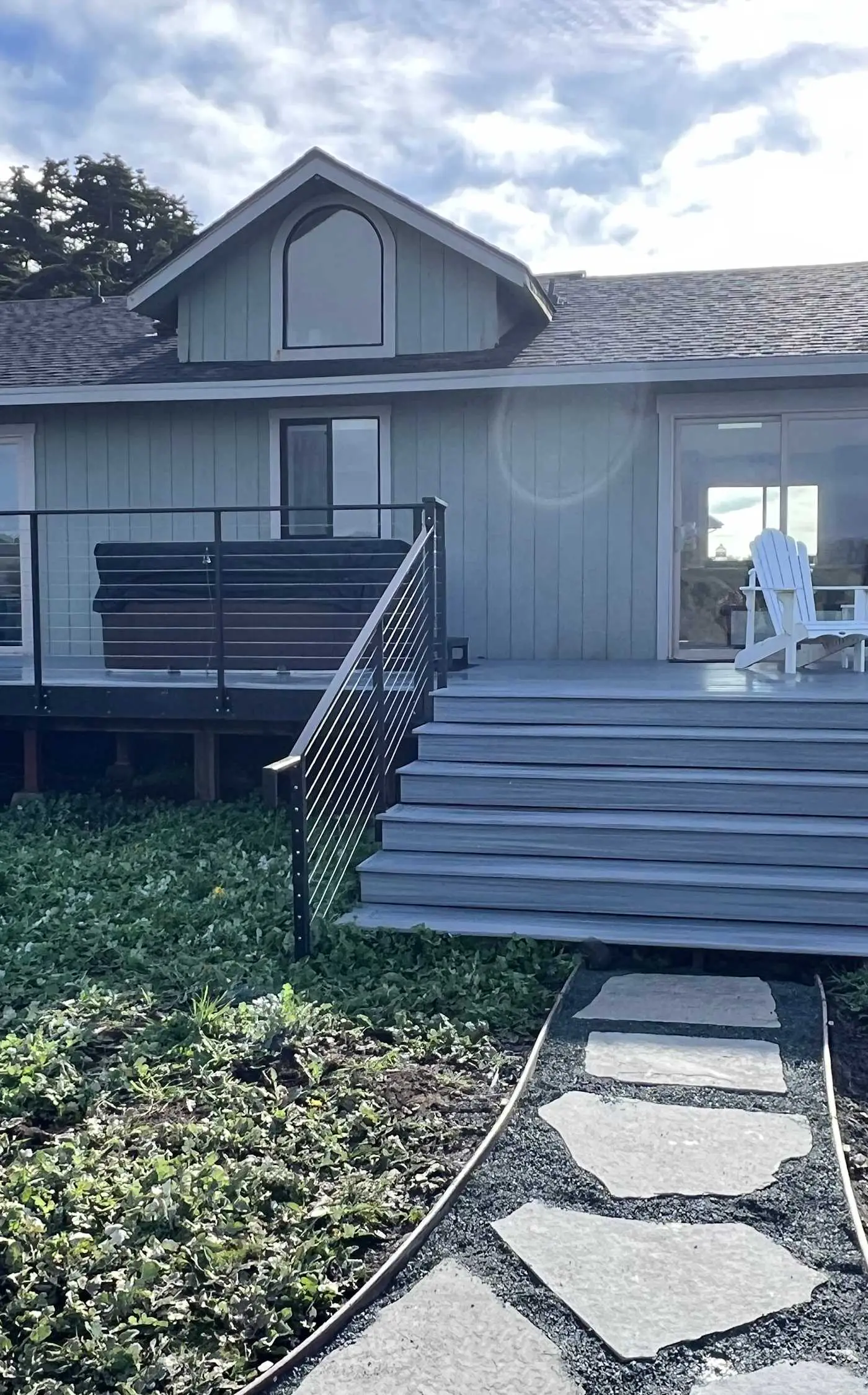 Ocean views with Abundant Wildlife and Hot Tub