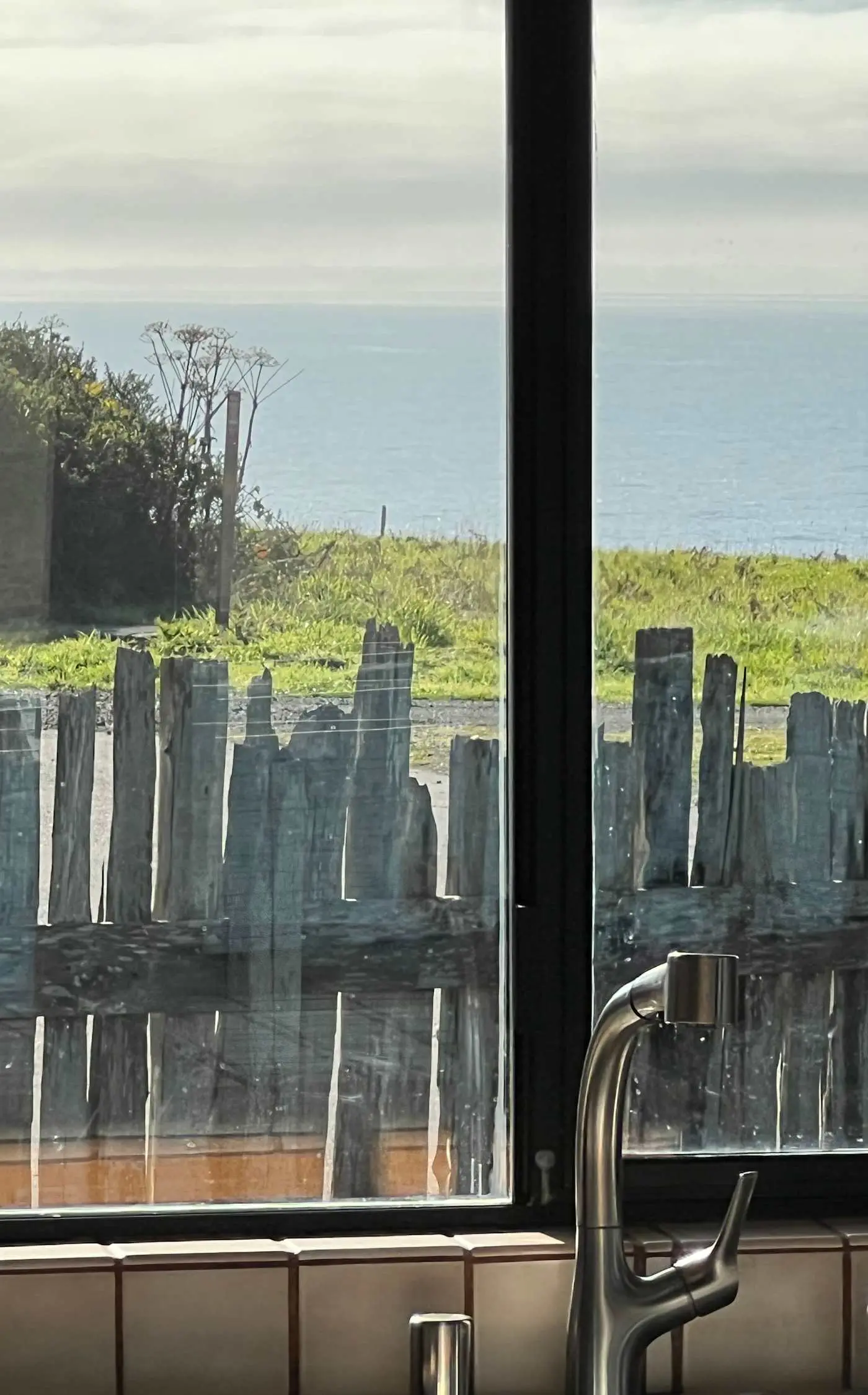 Ocean views with Abundant Wildlife and Hot Tub