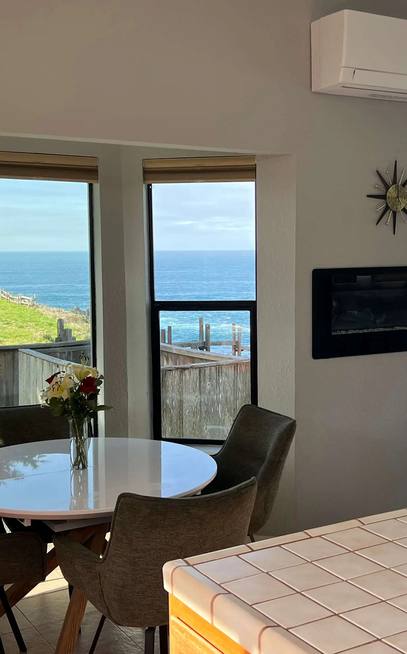 Ocean views with Abundant Wildlife and Hot Tub
