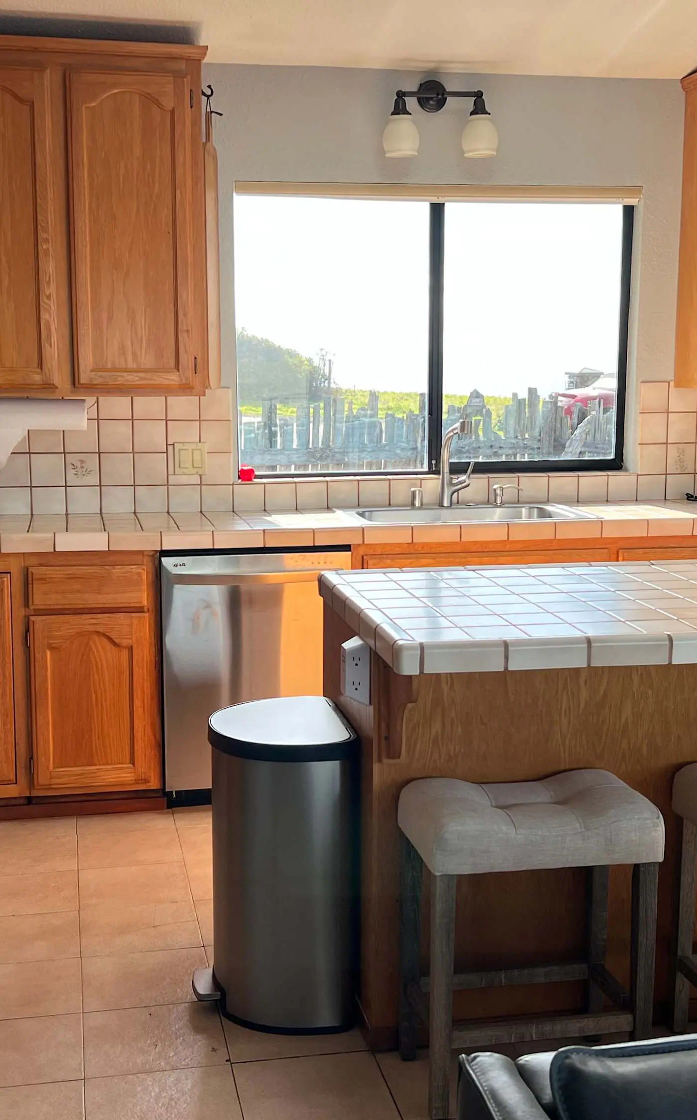 Ocean views with Abundant Wildlife and Hot Tub