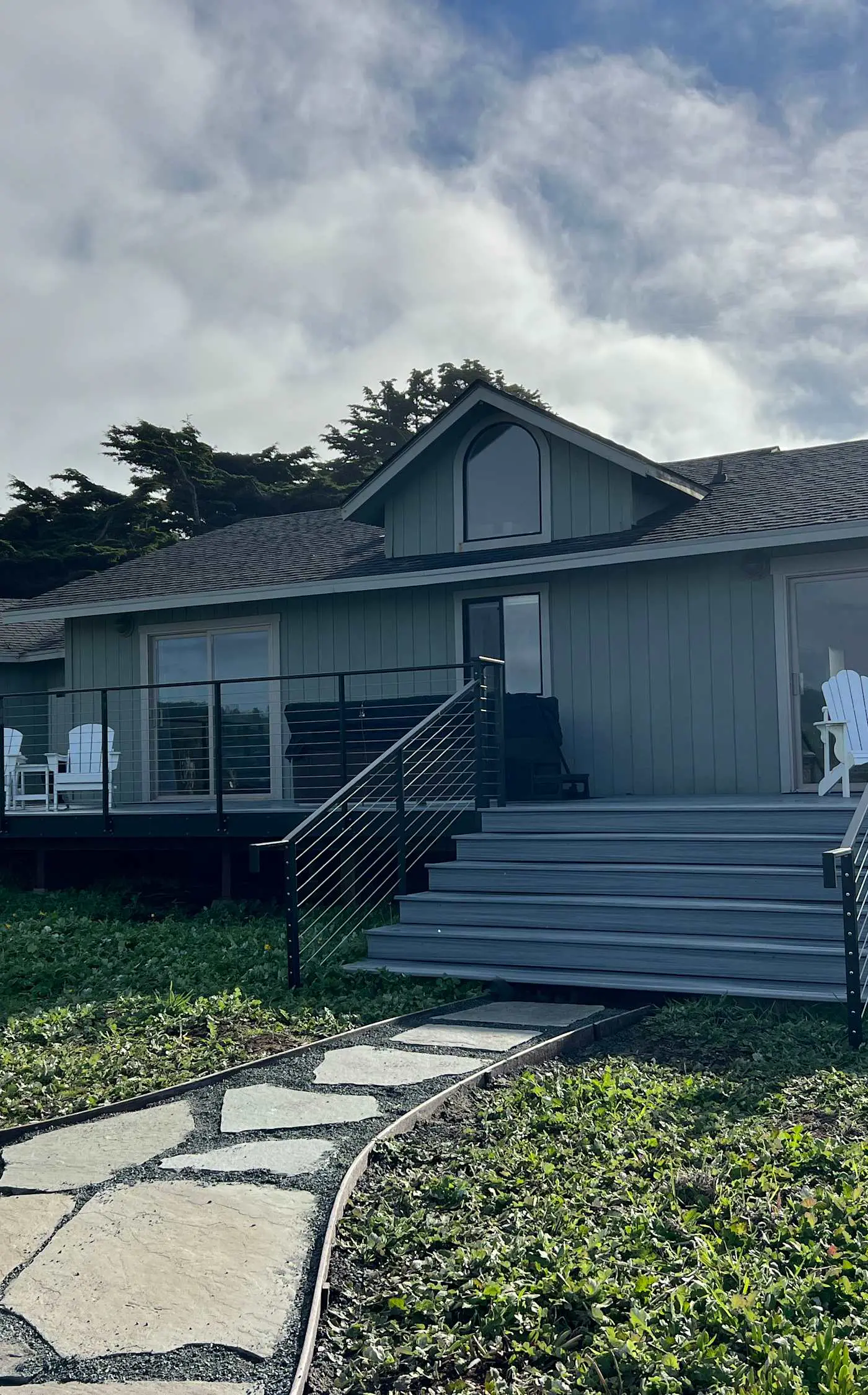 Ocean views with Abundant Wildlife and Hot Tub