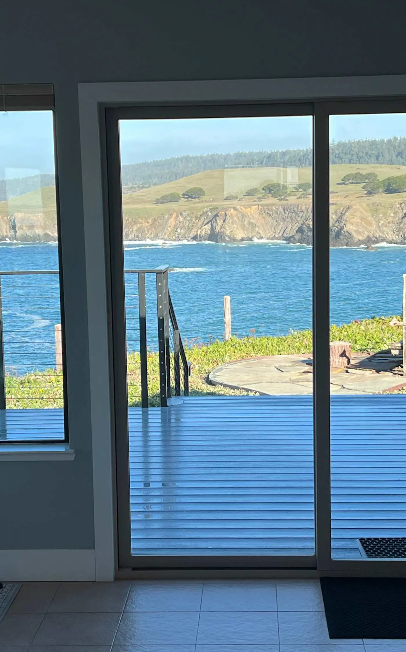 Ocean views with Abundant Wildlife and Hot Tub