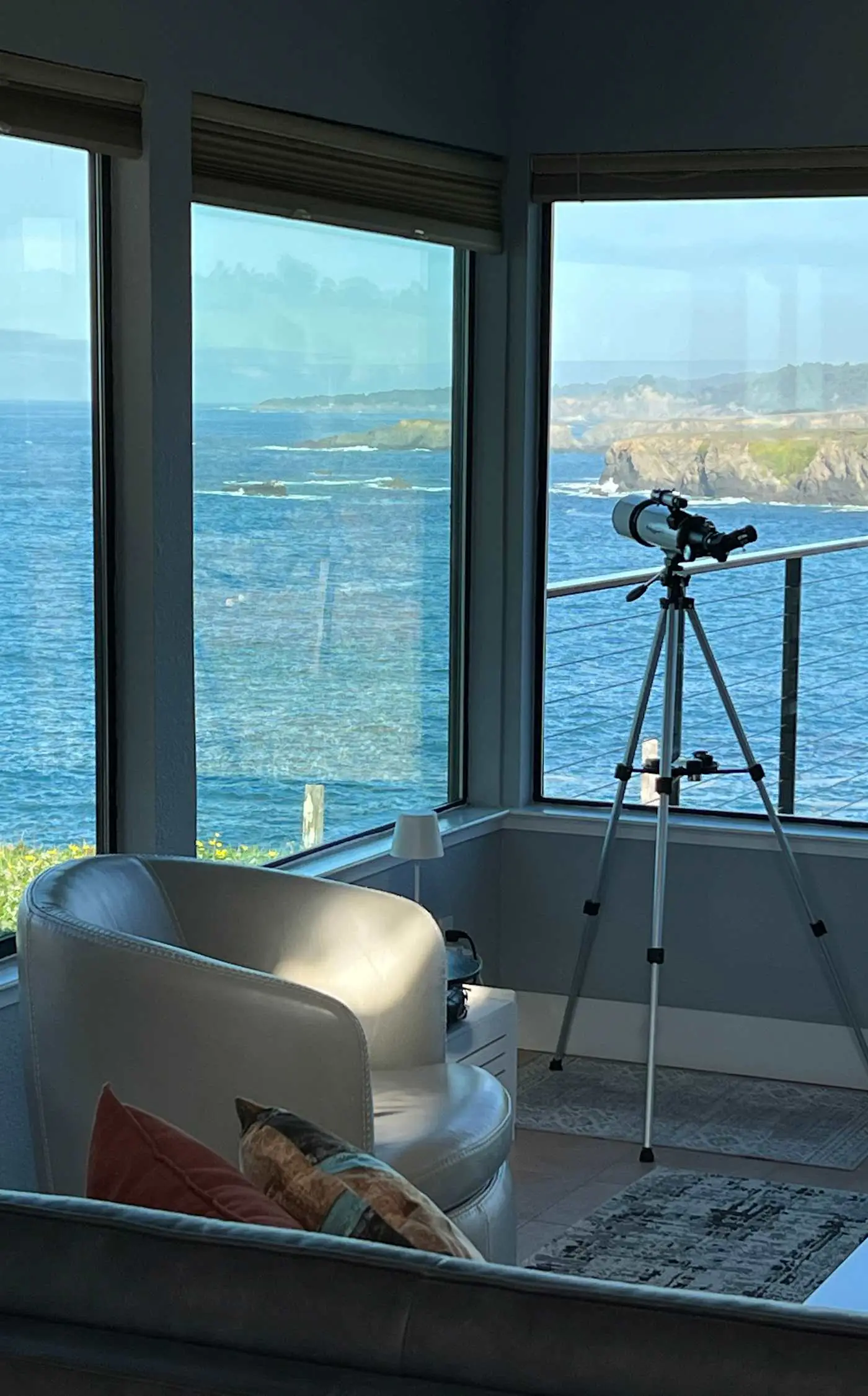Ocean views with Abundant Wildlife and Hot Tub