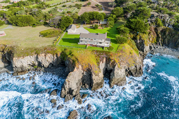 Oceantfront Estate with Luxury Kitchen & Game Room