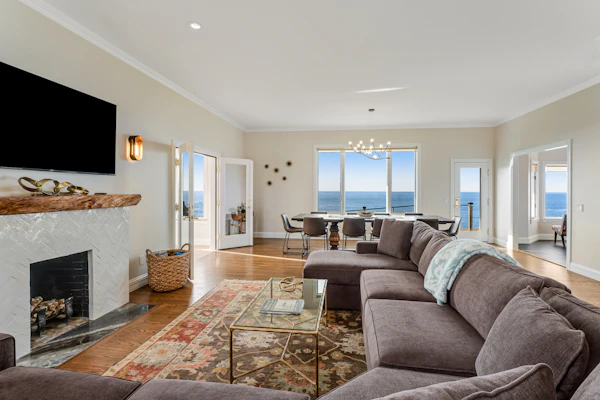Oceantfront Estate with Luxury Kitchen & Game Room