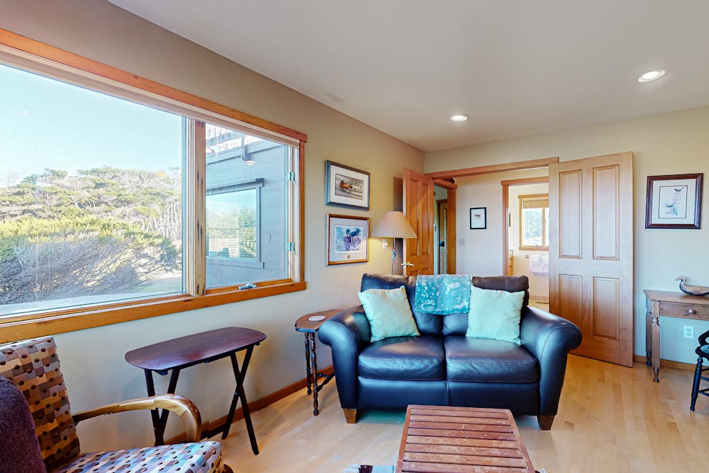 Oceanfront Retreat Close to Activities & the Beach