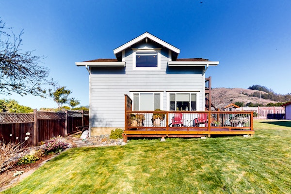 Oceanview Studio - Beach, Fireplace & Deck