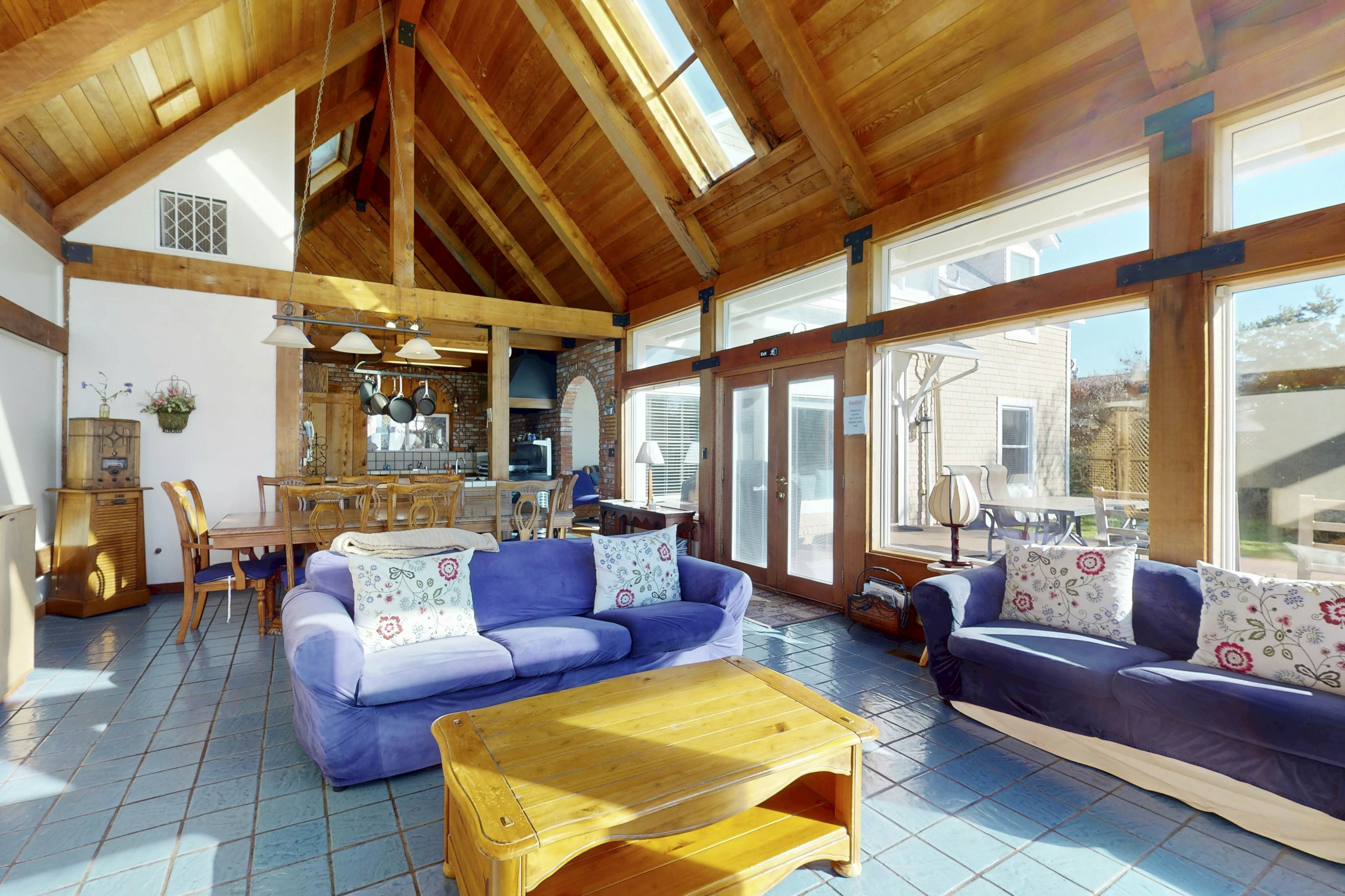 Oceanfront home: Hot Tub, Views & Entertainment