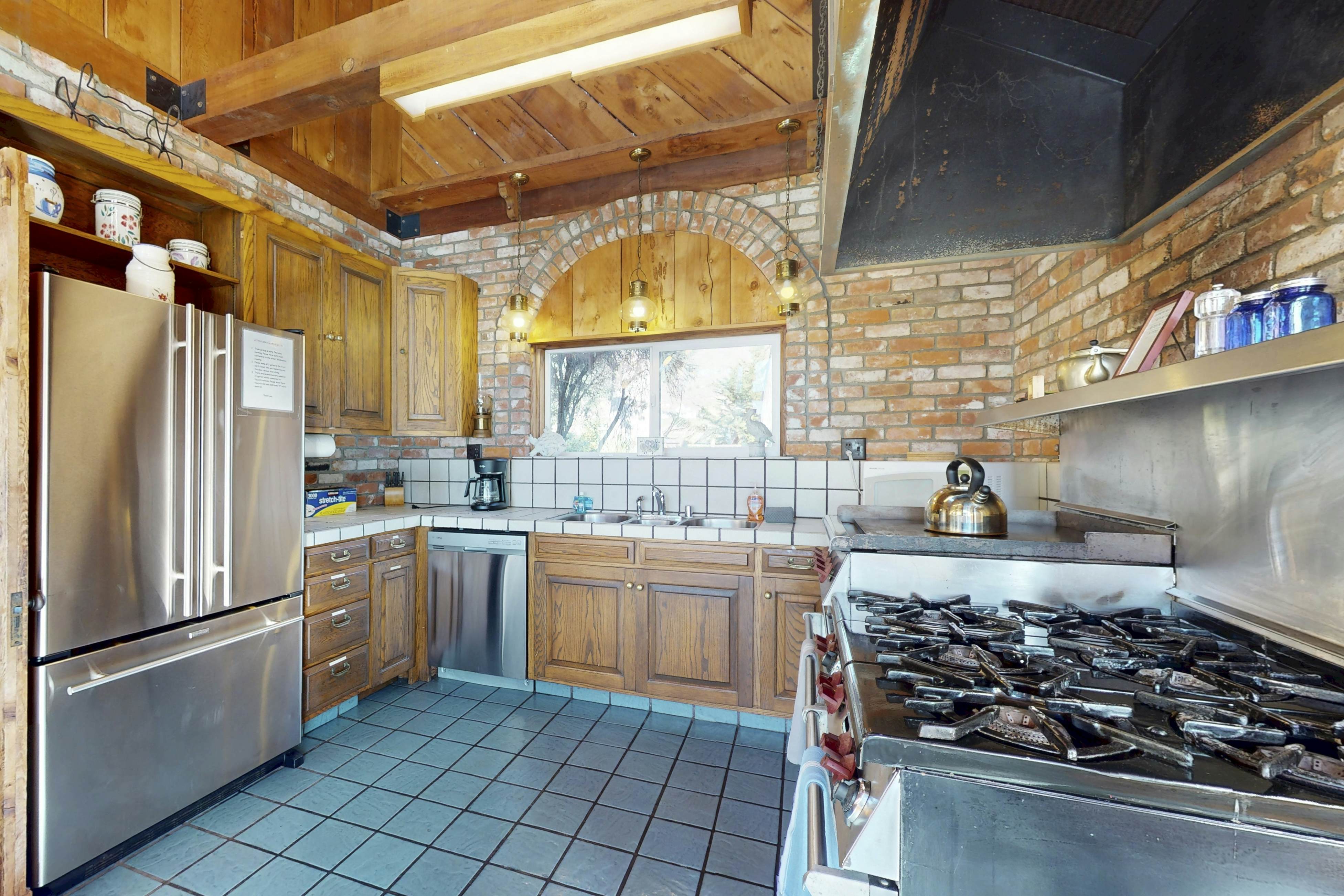 Oceanfront home: Hot Tub, Views & Entertainment