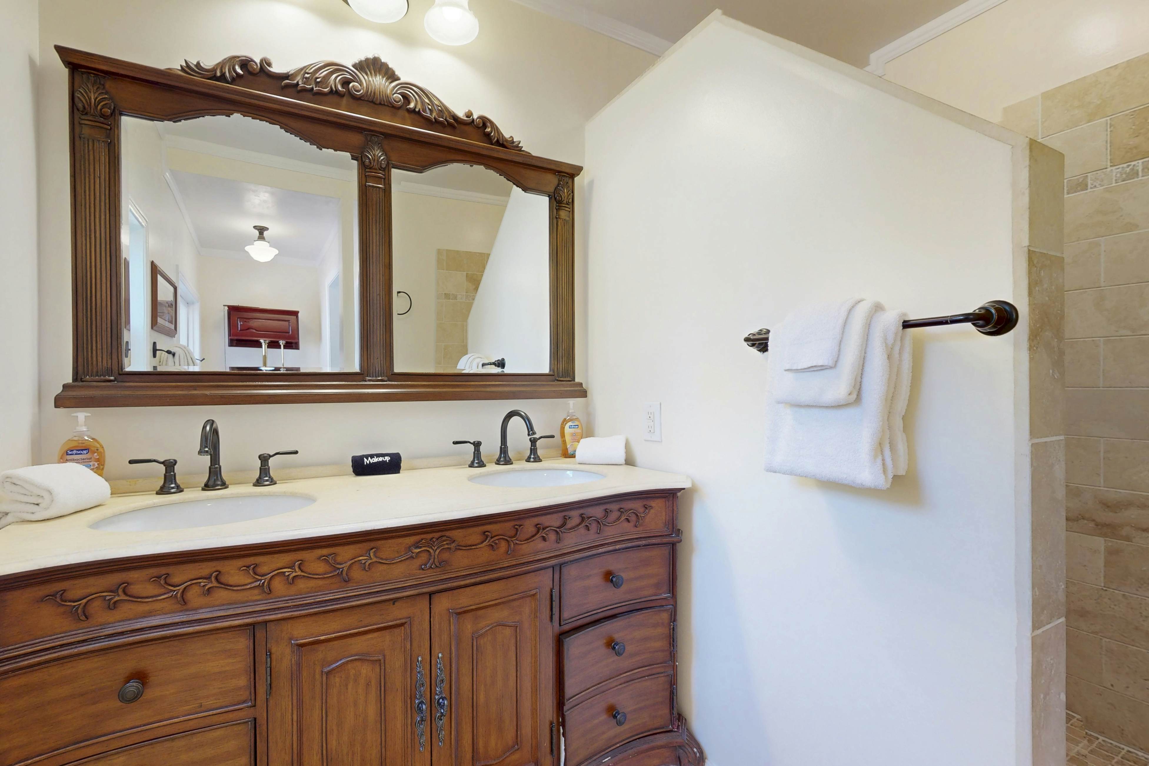 Oceanfront home: Hot Tub, Views & Entertainment