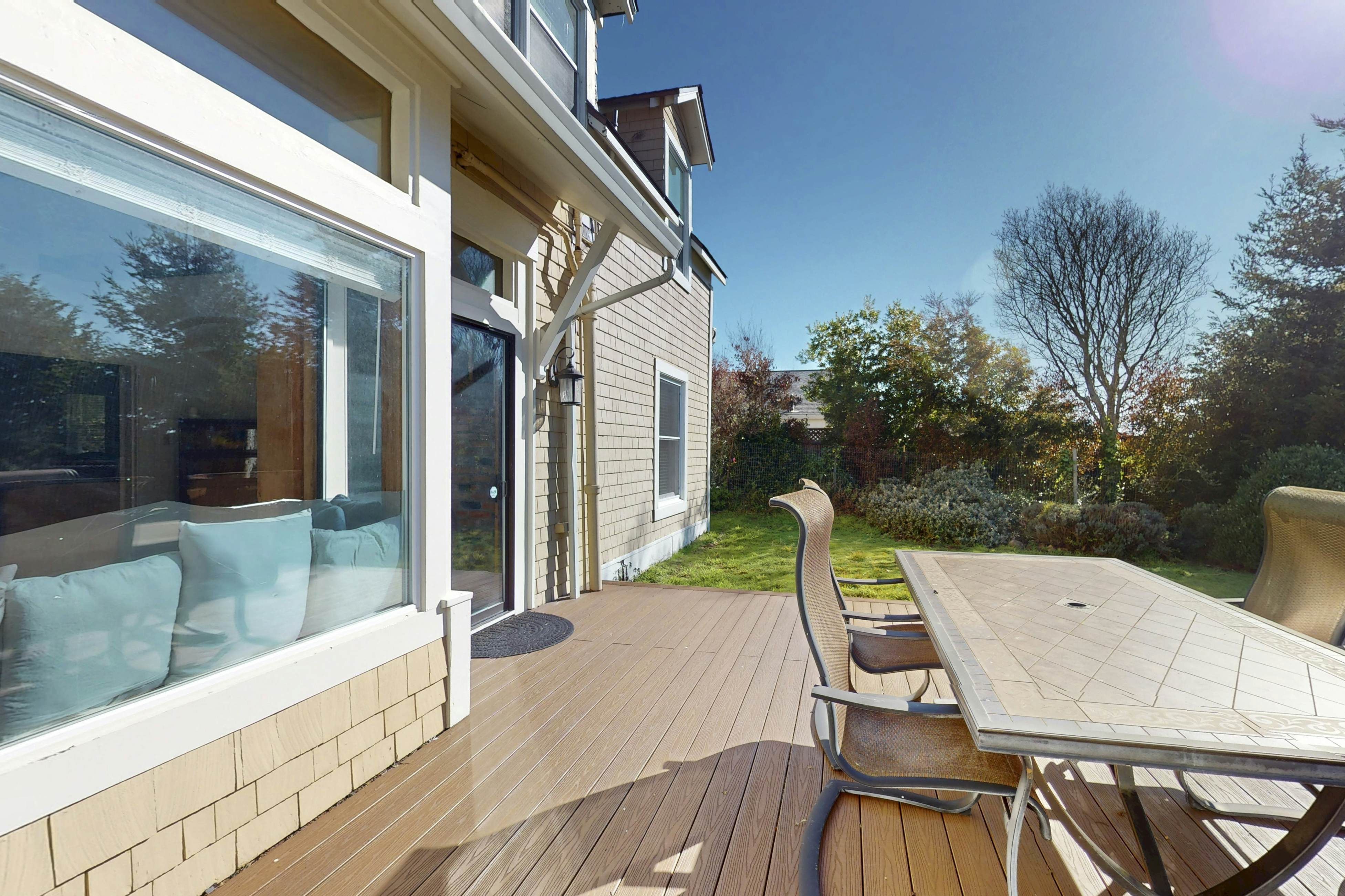 Oceanfront home: Hot Tub, Views & Entertainment