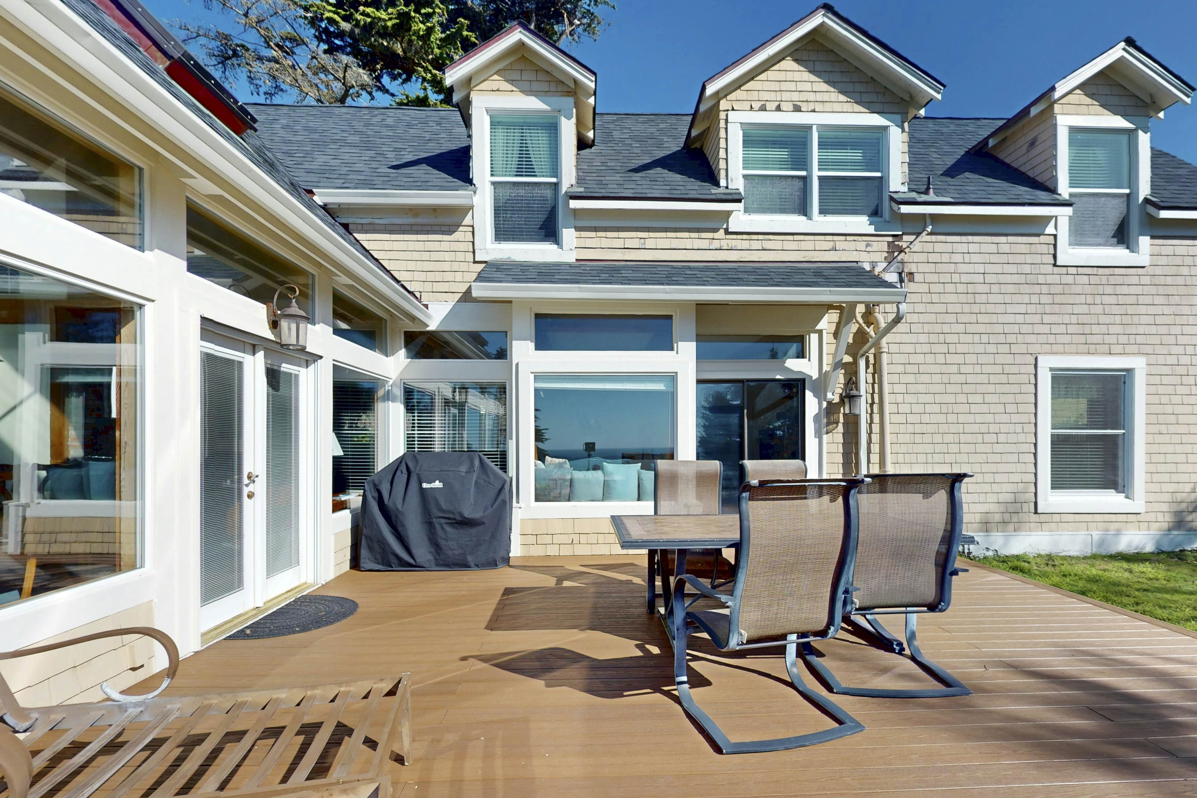 Oceanfront home: Hot Tub, Views & Entertainment