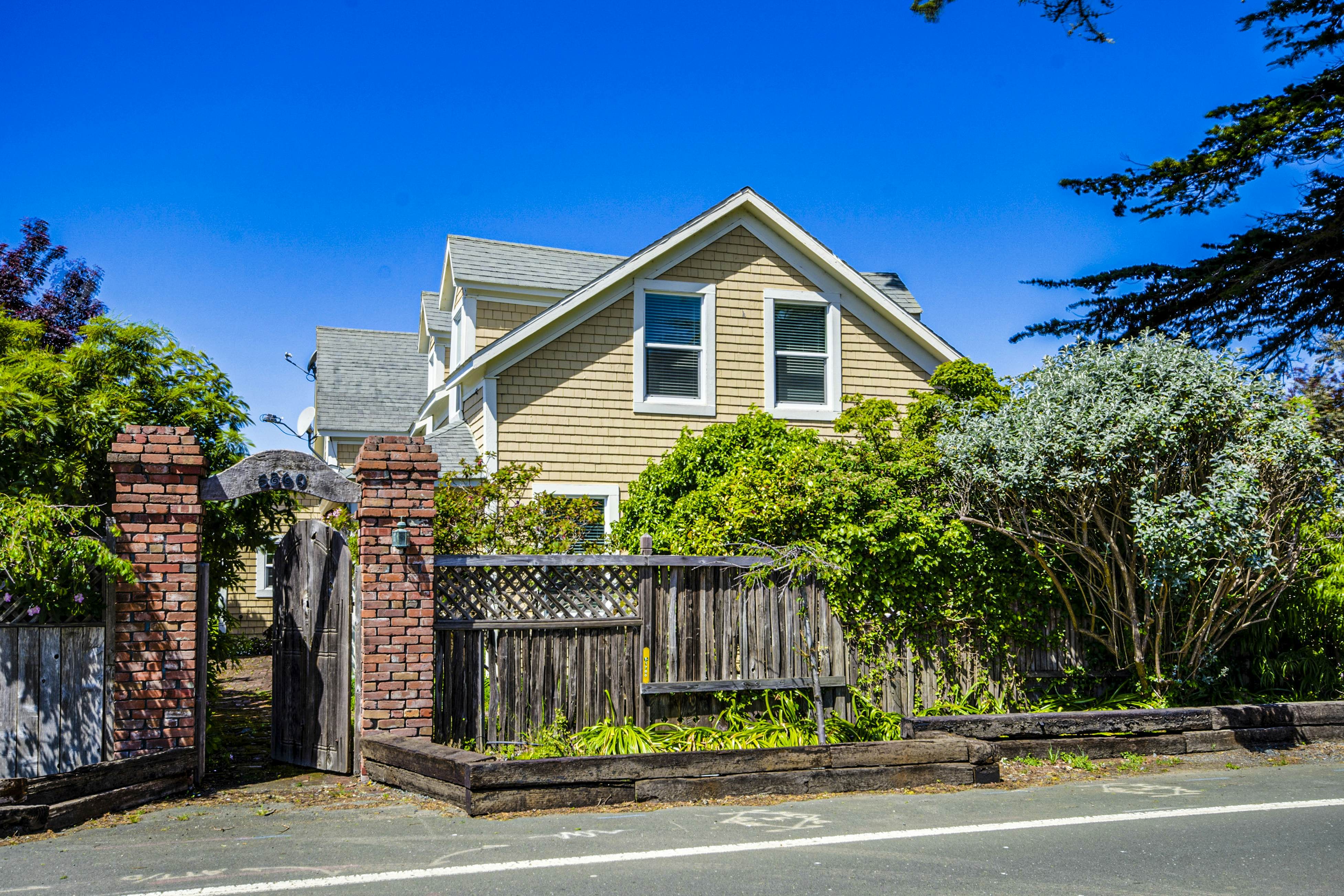 Oceanfront home: Hot Tub, Views & Entertainment