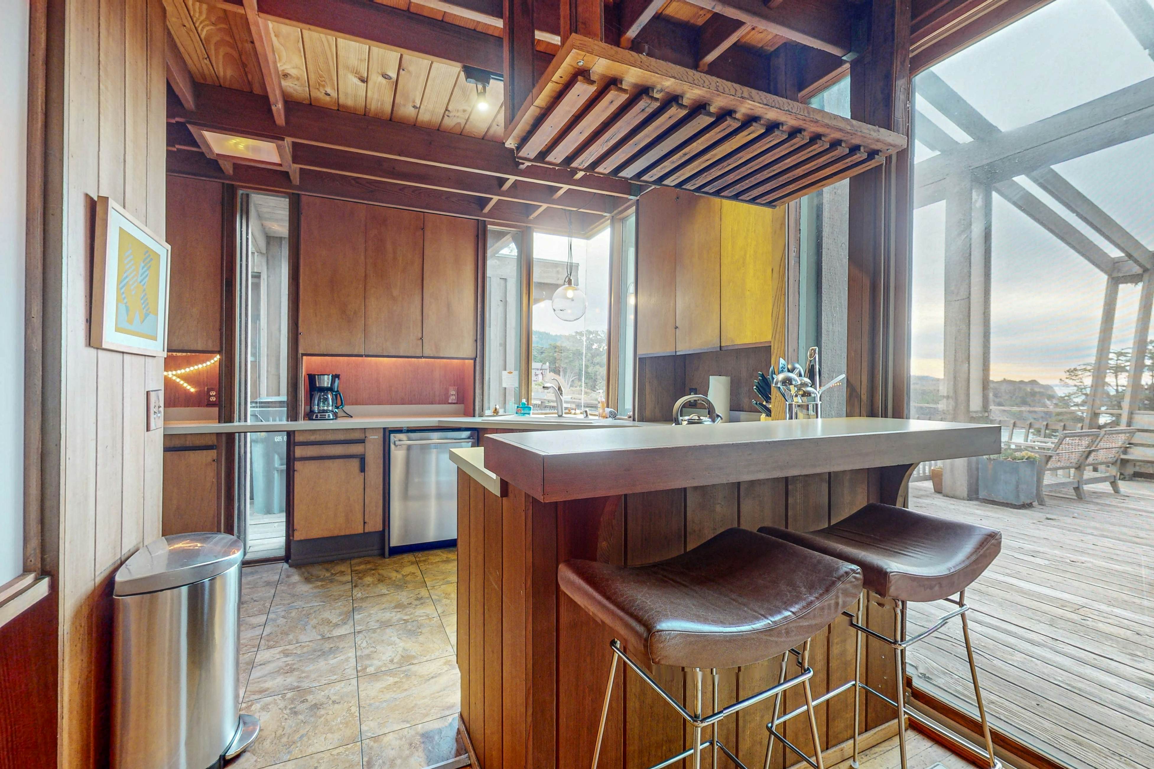 Oceanfront Elk House: Bluff View, Deck, Near beach