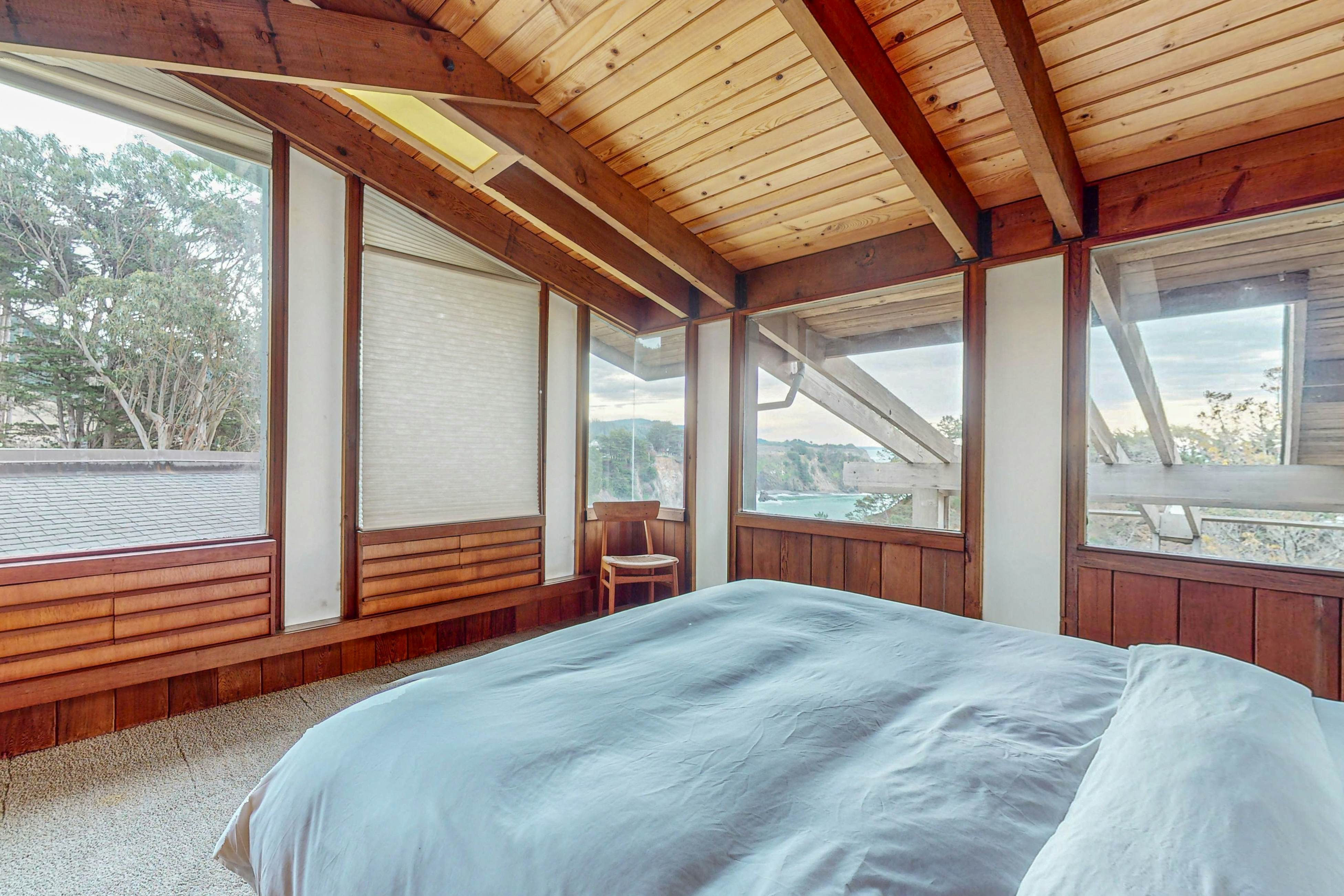 Oceanfront Elk House: Bluff View, Deck, Near beach