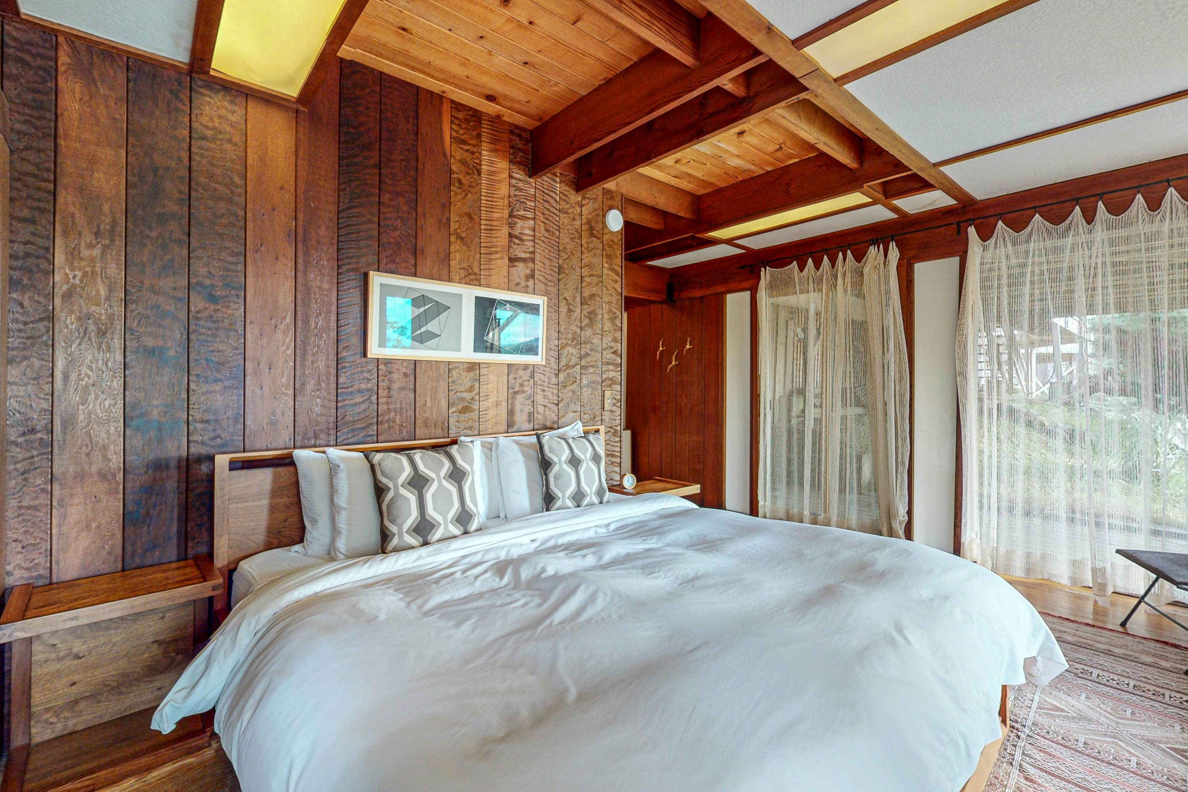 Oceanfront Elk House: Bluff View, Deck, Near beach