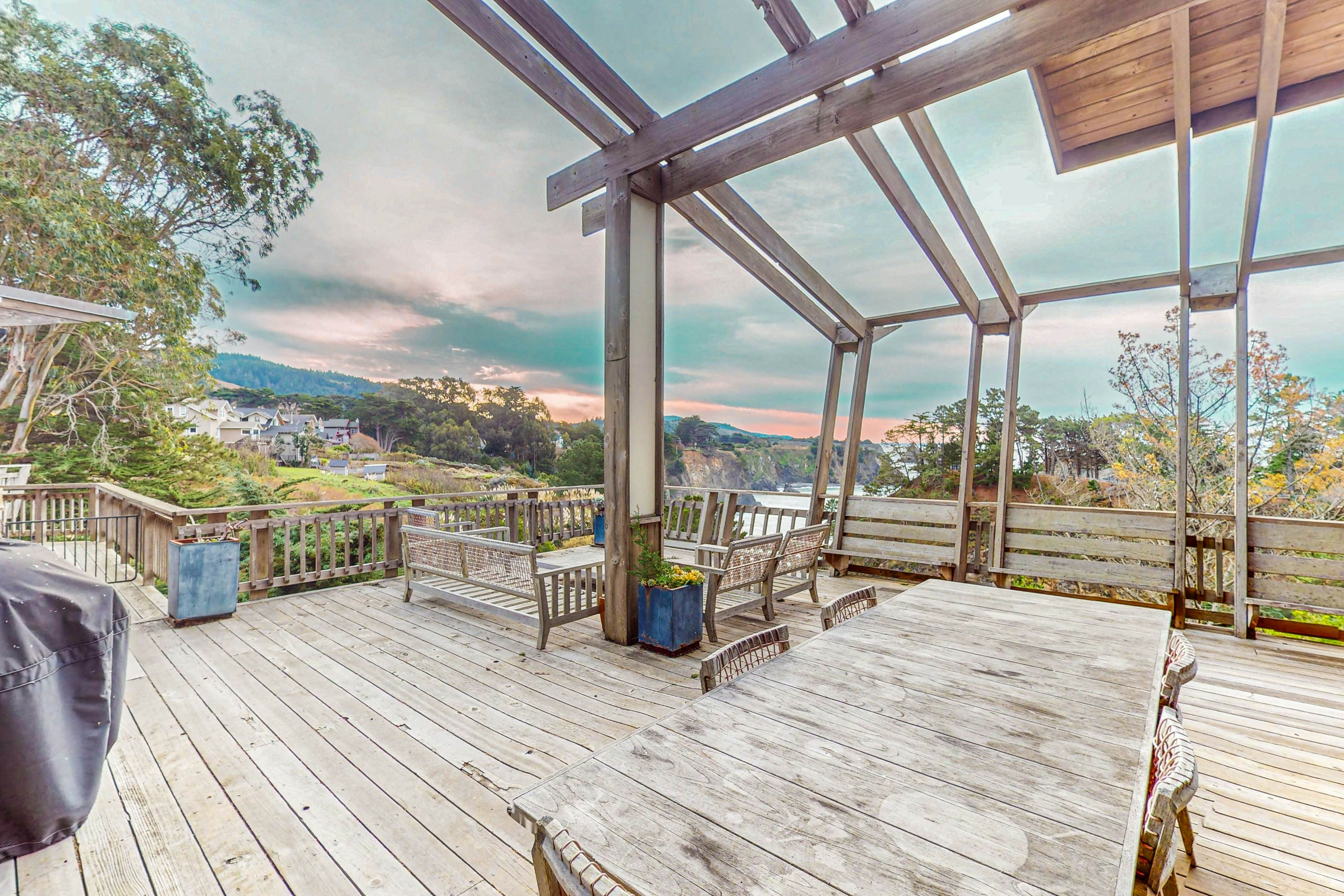 Oceanfront Elk House: Bluff View, Deck, Near beach