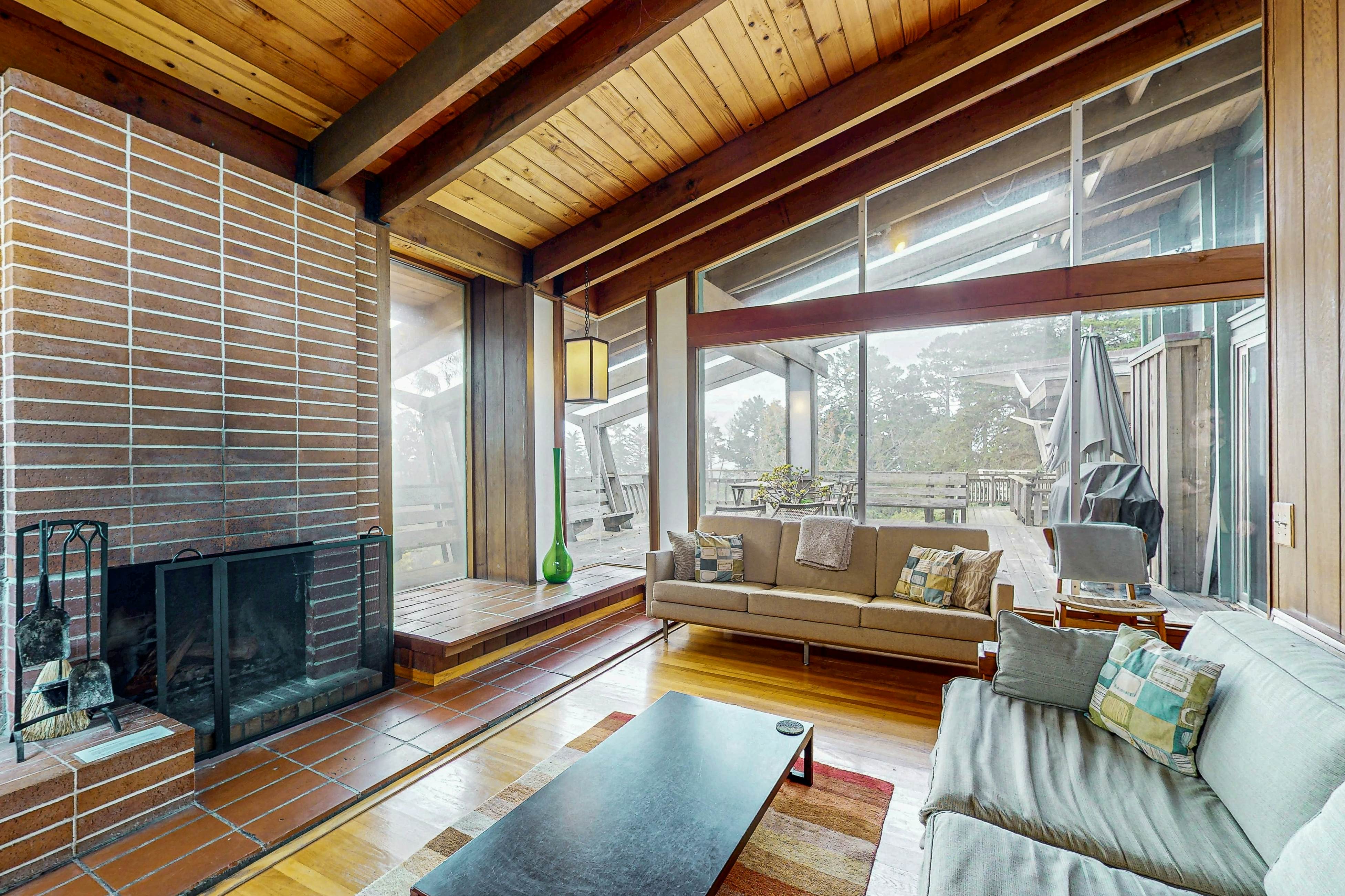 Oceanfront Elk House: Bluff View, Deck, Near beach