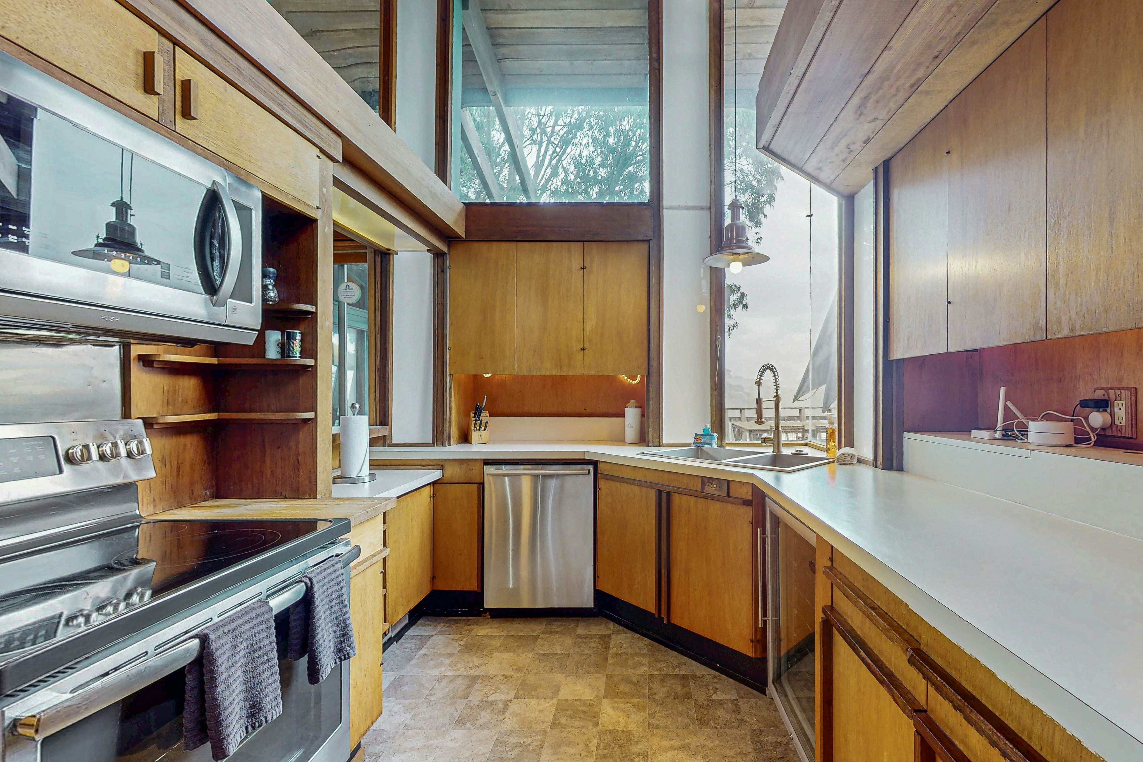 Oceanfront Elk House: Bluff View, Deck, Near beach