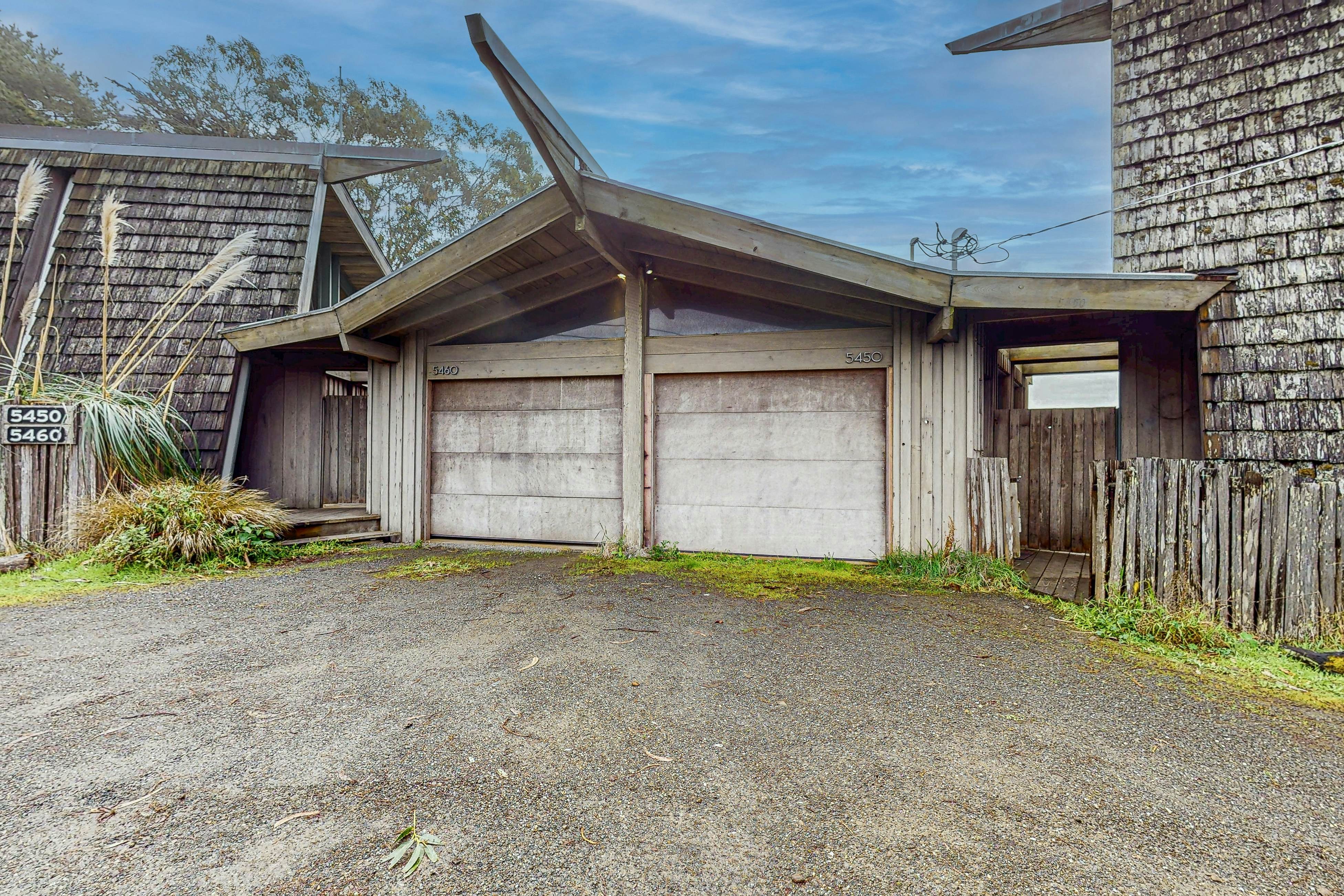 Oceanfront Elk House: Bluff View, Deck, Near beach