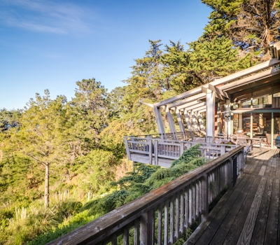 Stunning Elk House Oceanfront, Deck & Views