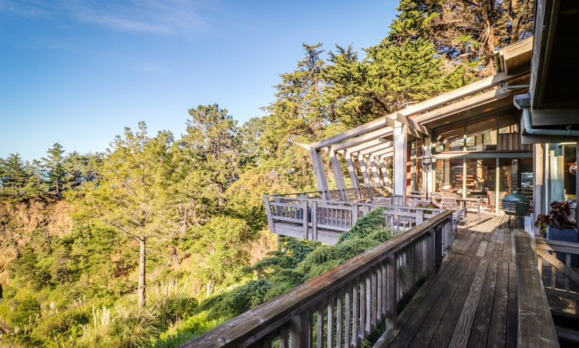 Stunning Elk House Oceanfront, Deck & Views