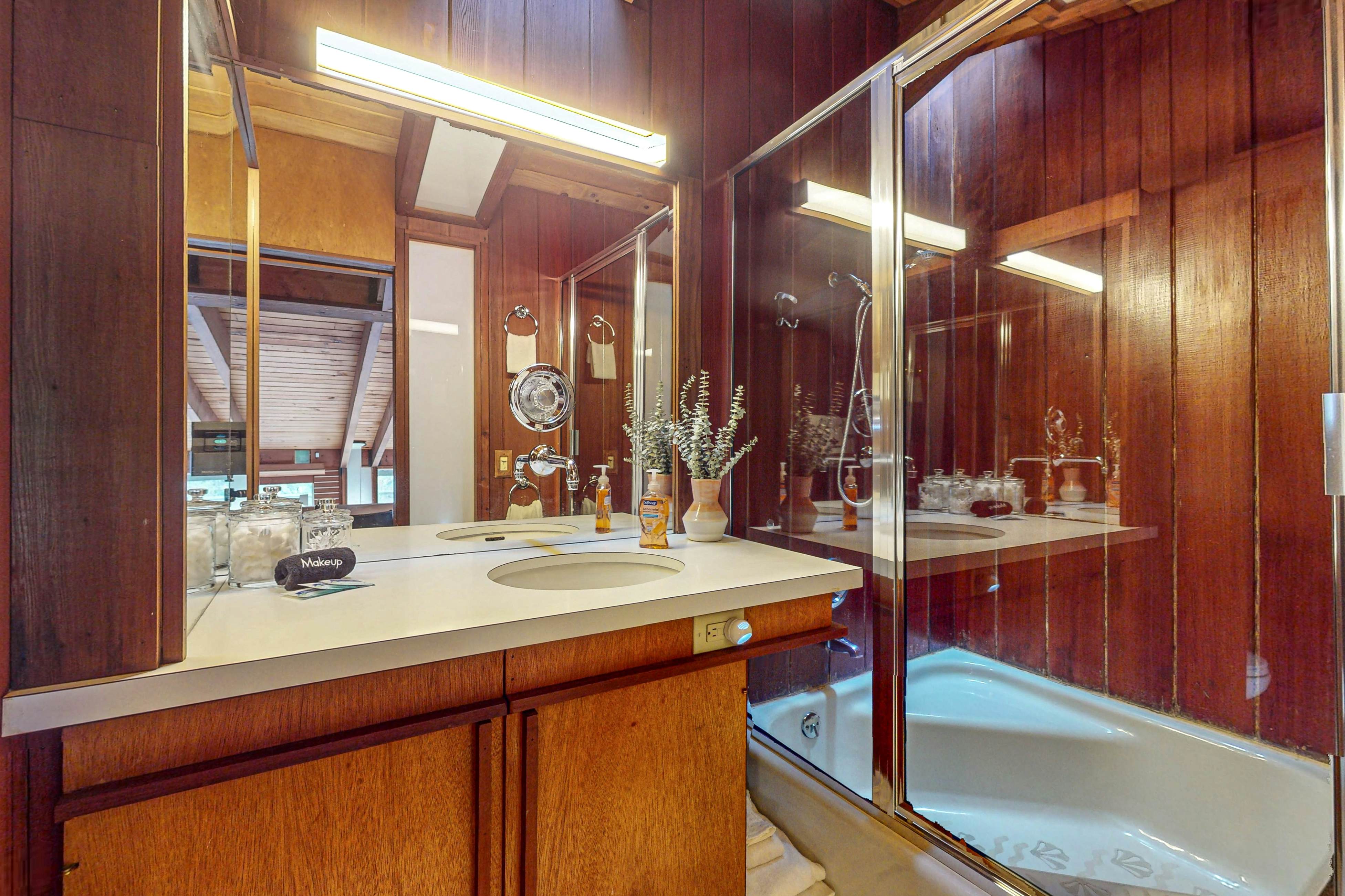 Stunning Elk House: Oceanfront, Deck & Views