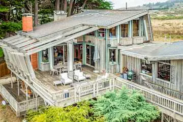 Stunning Elk House Oceanfront, Deck & Views