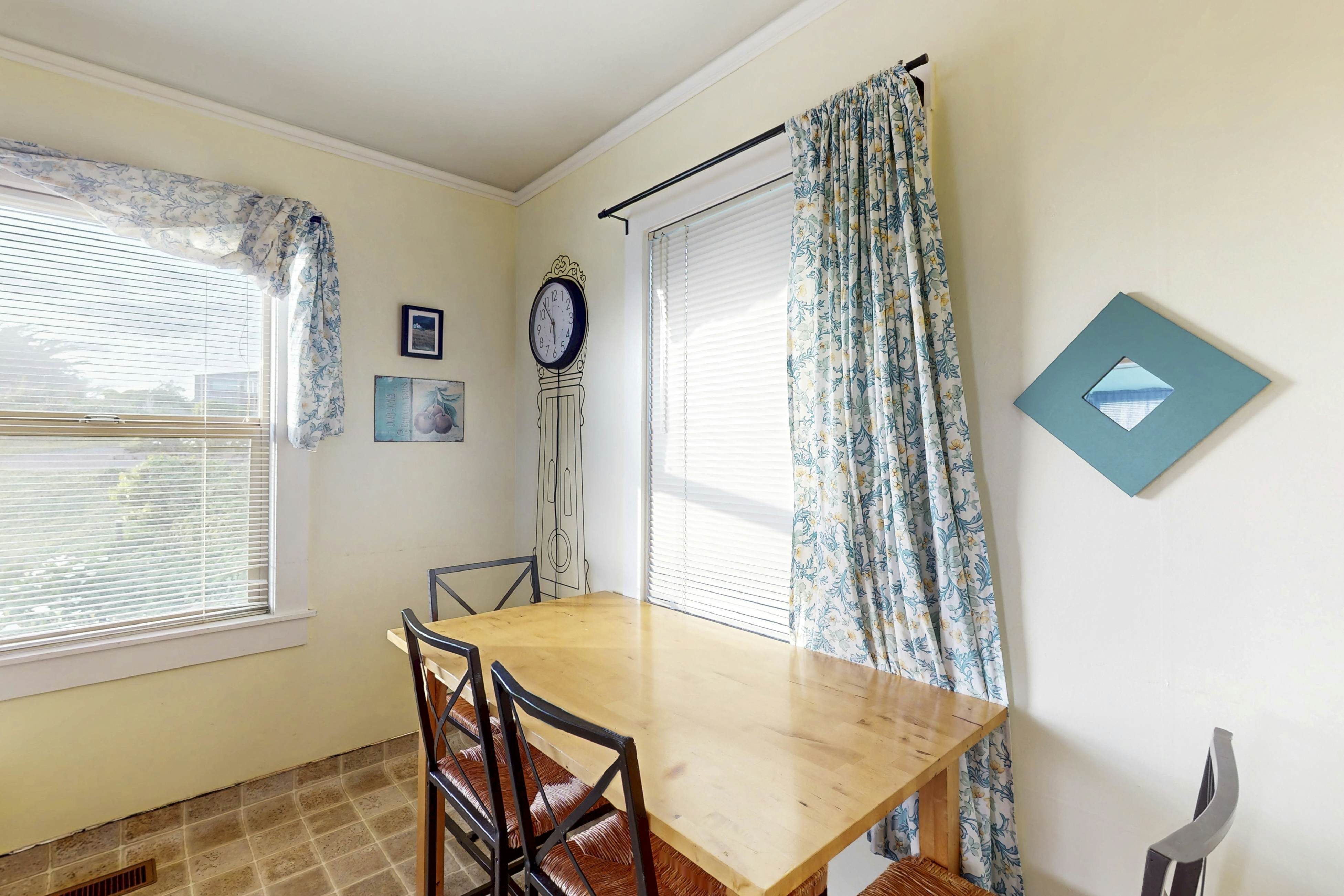 Waterfront Elk Home: Beach, Kitchen & Pet-Friendly