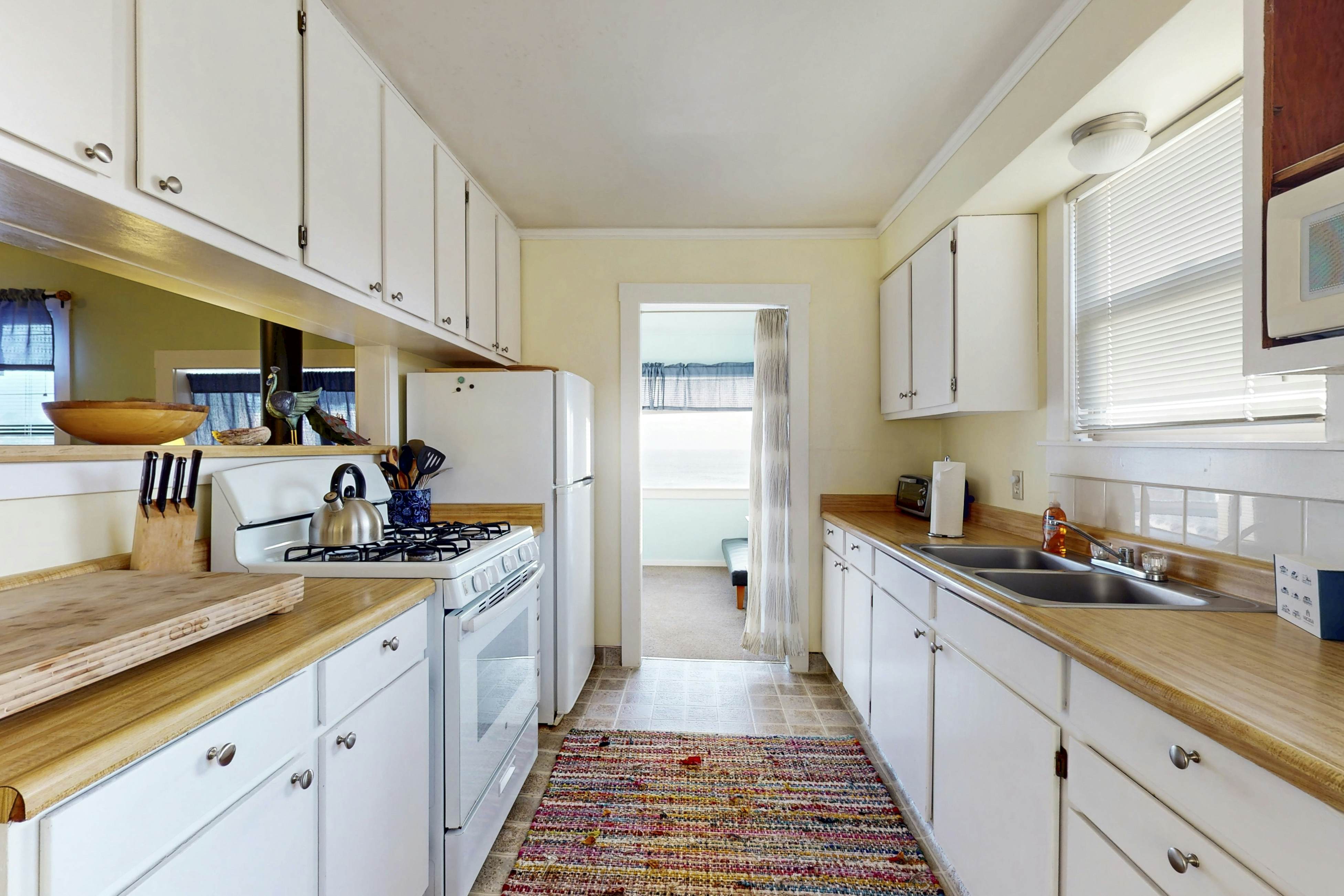 Waterfront Elk Home: Beach, Kitchen & Pet-Friendly