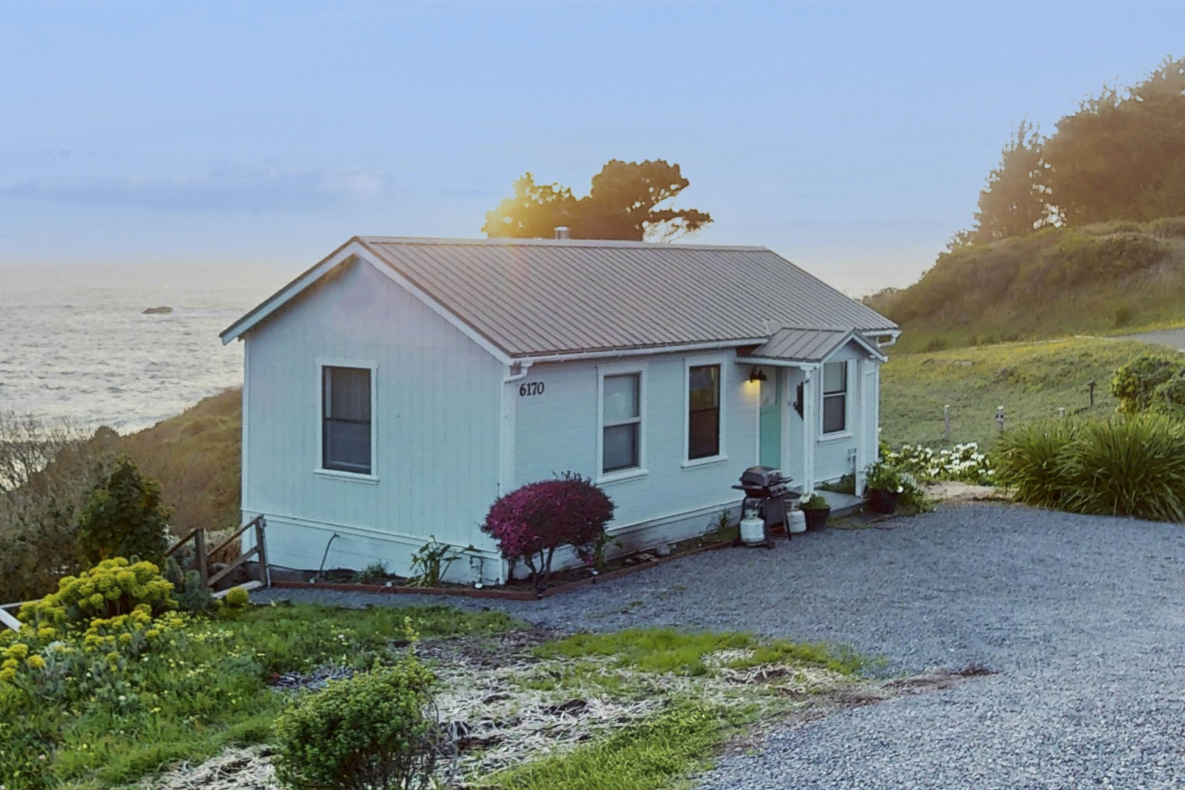 Waterfront Elk Home: Beach, Kitchen & Pet-Friendly