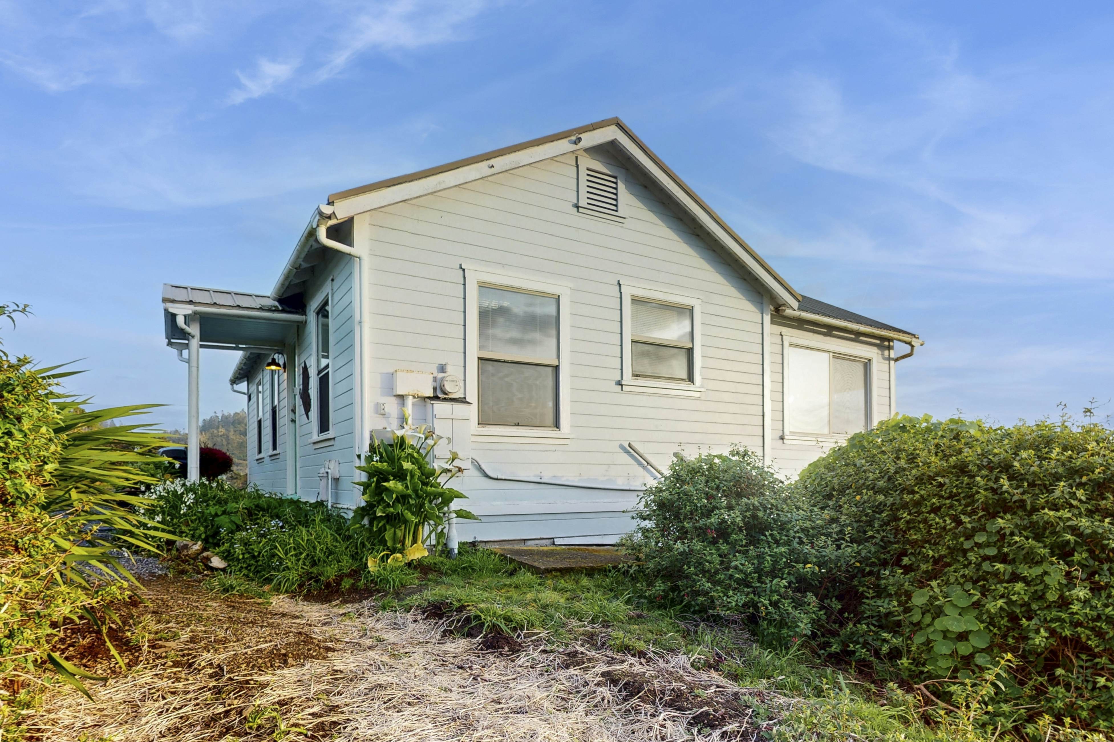 Waterfront Elk Home: Beach, Kitchen & Pet-Friendly