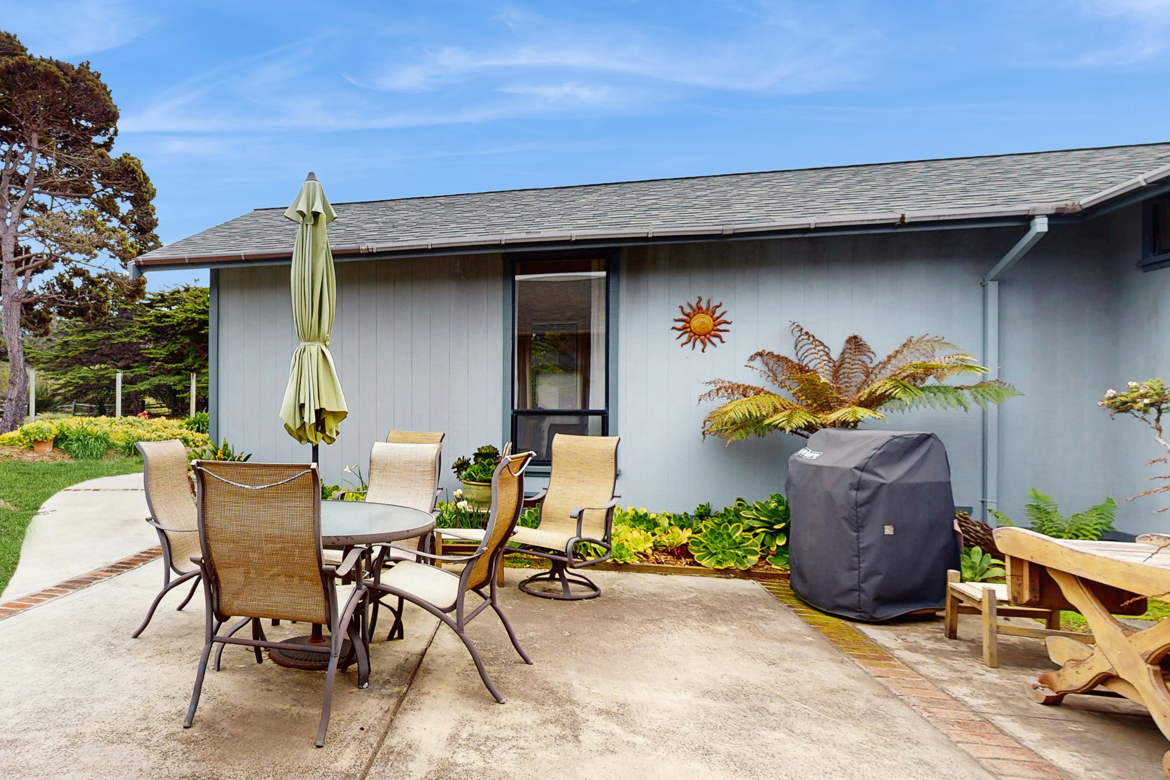 Beachfront Bliss with Ocean Views, Tub, & BBQ 