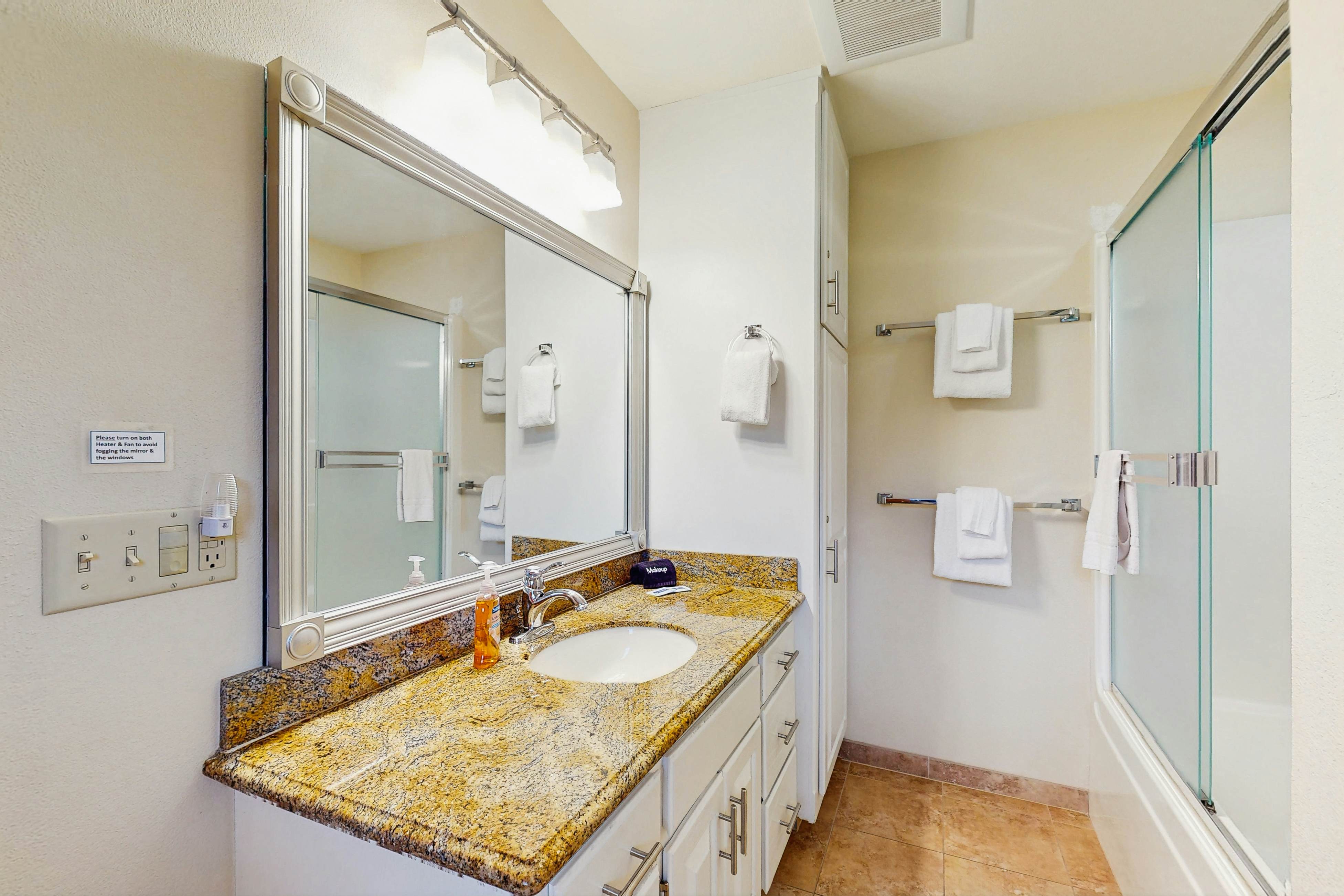 Beachfront Bliss: Ocean Views & Jetted Tub