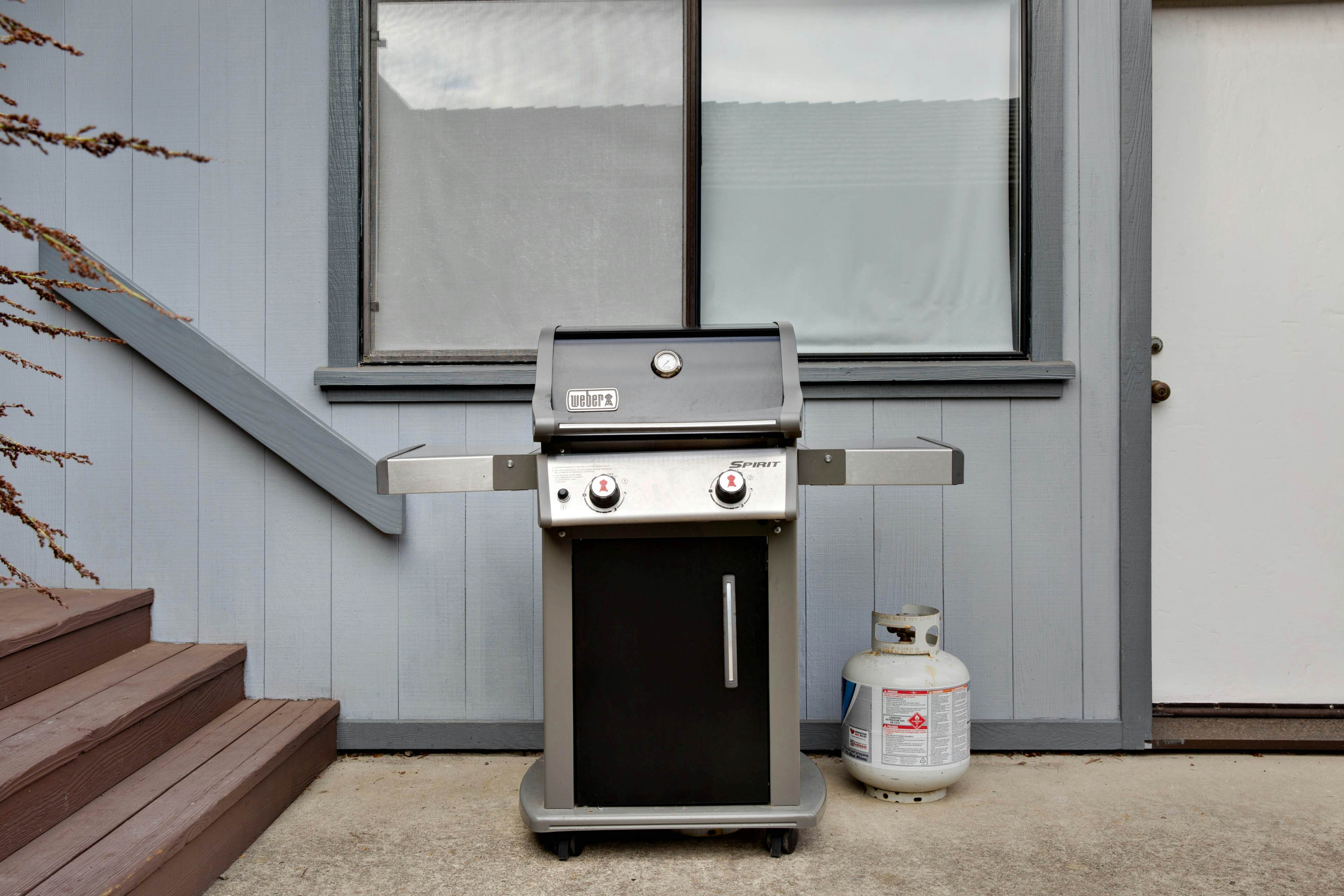 Beachfront Bliss: Ocean Views & Jetted Tub