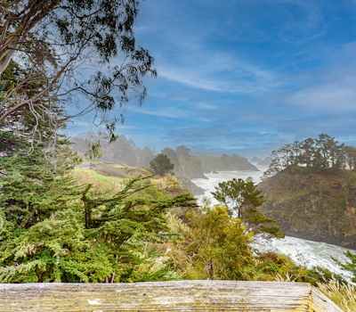 Oceanfront Blufftop Home - Wide Deck & Water Views