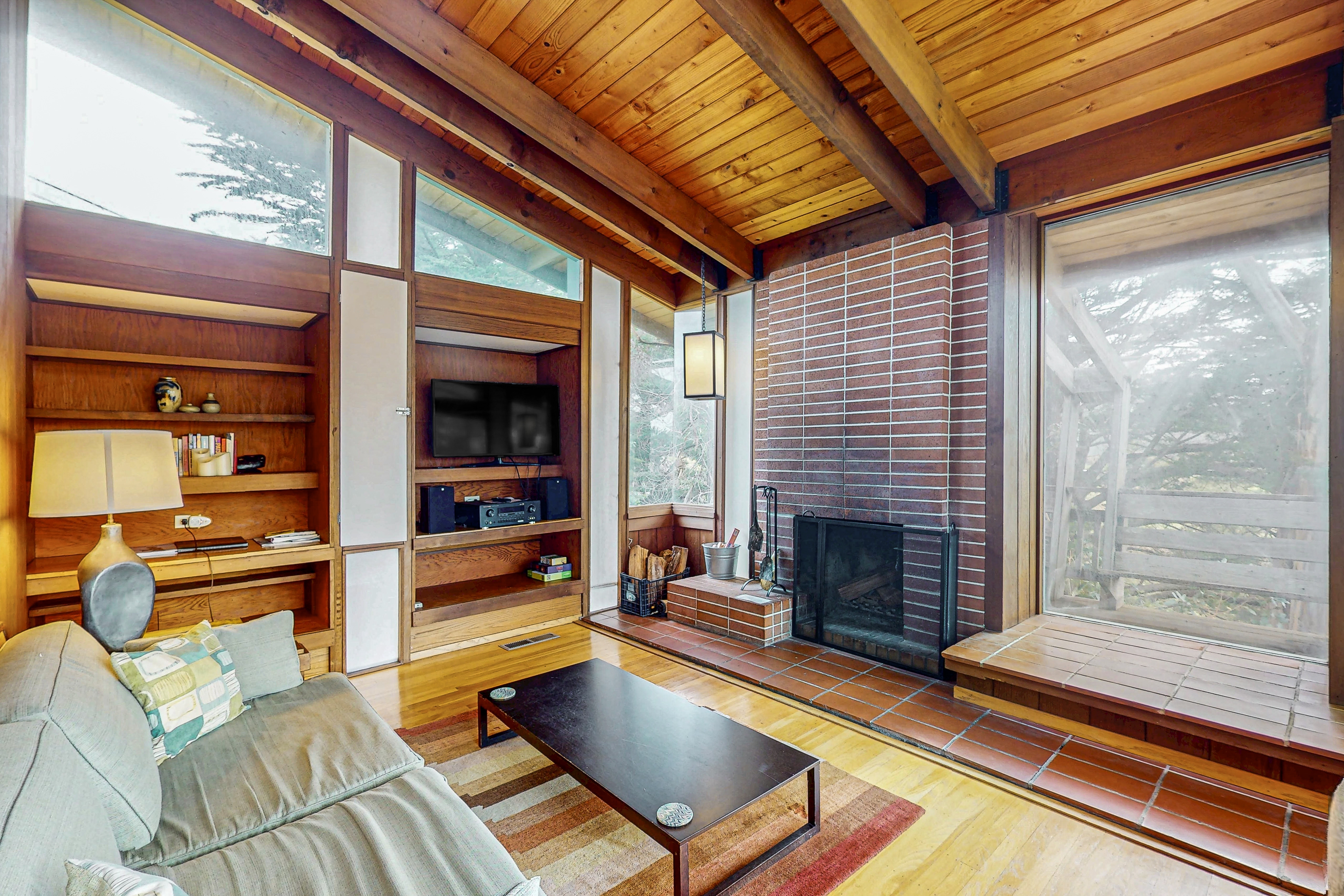 Oceanfront Blufftop Home - Wide Deck & Water Views