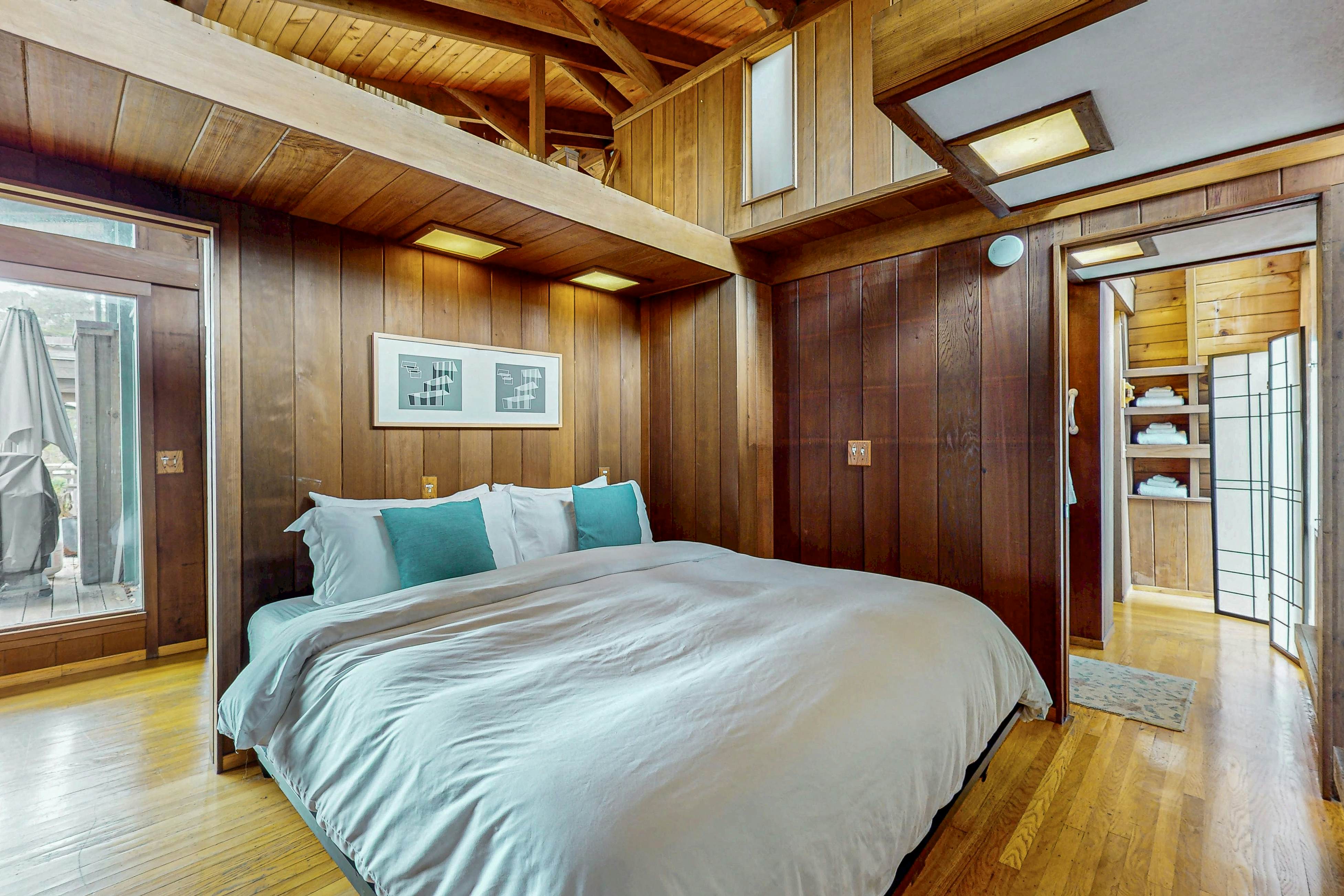 Oceanfront Blufftop Home: Wide Deck & Water Views