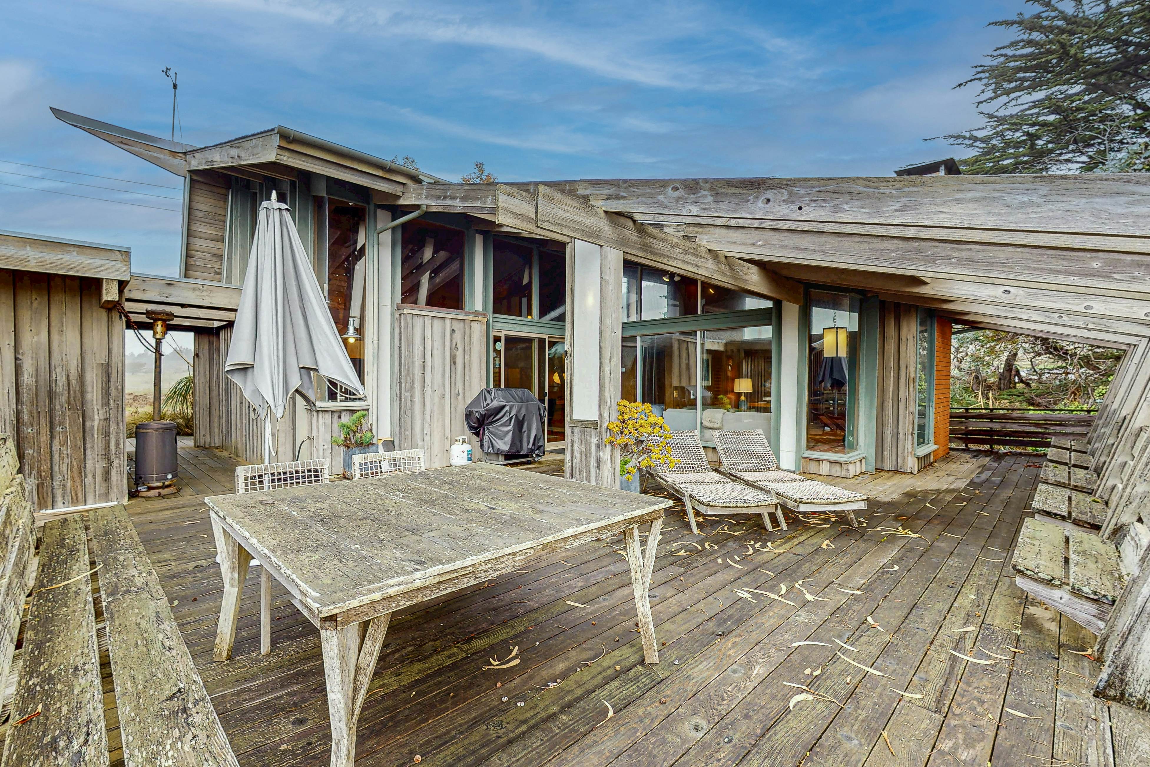 Oceanfront Blufftop Home: Wide Deck & Water Views