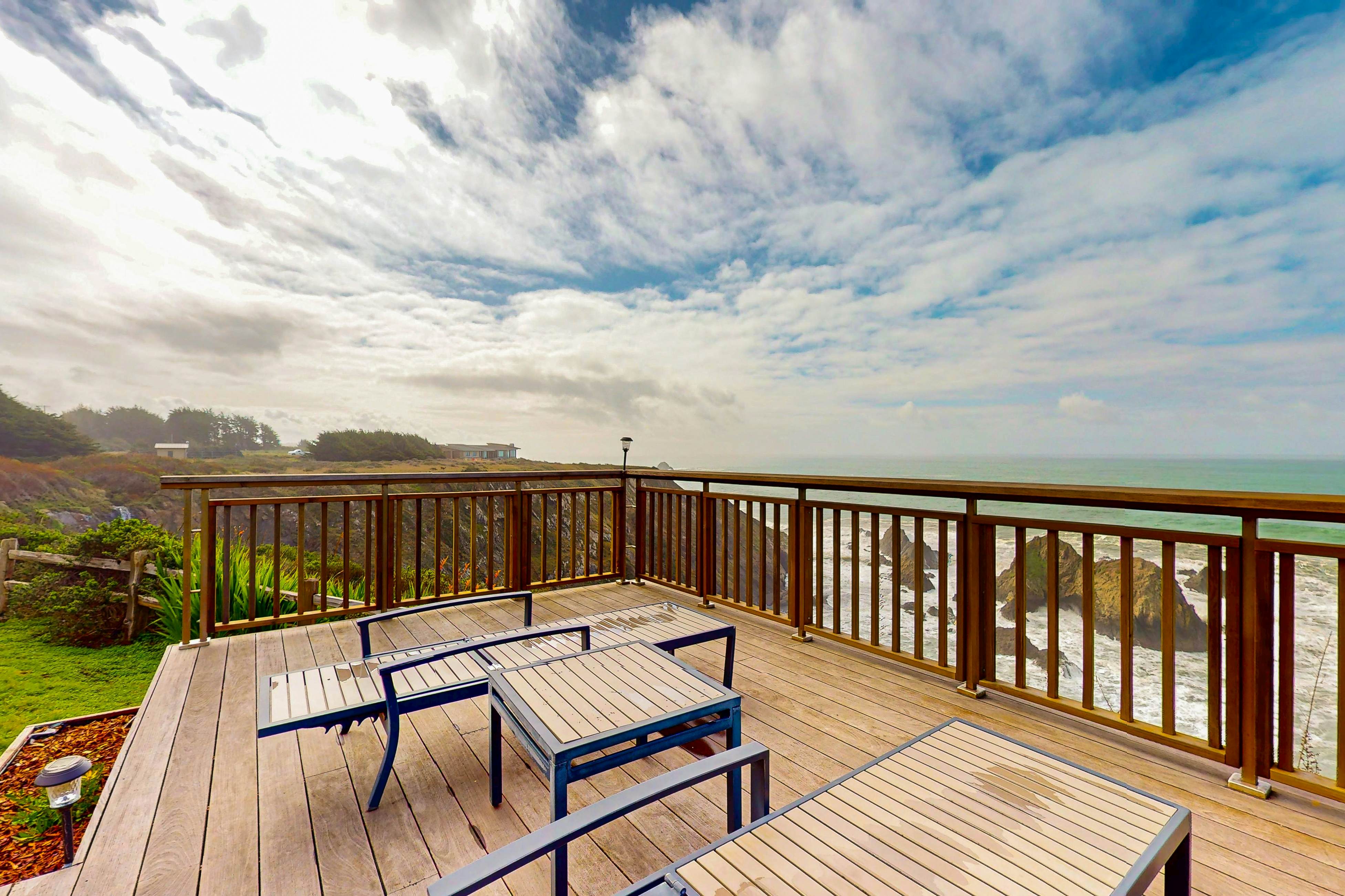 Oceanfront Elk Cottage: Deck, Views & 7.5 Acres